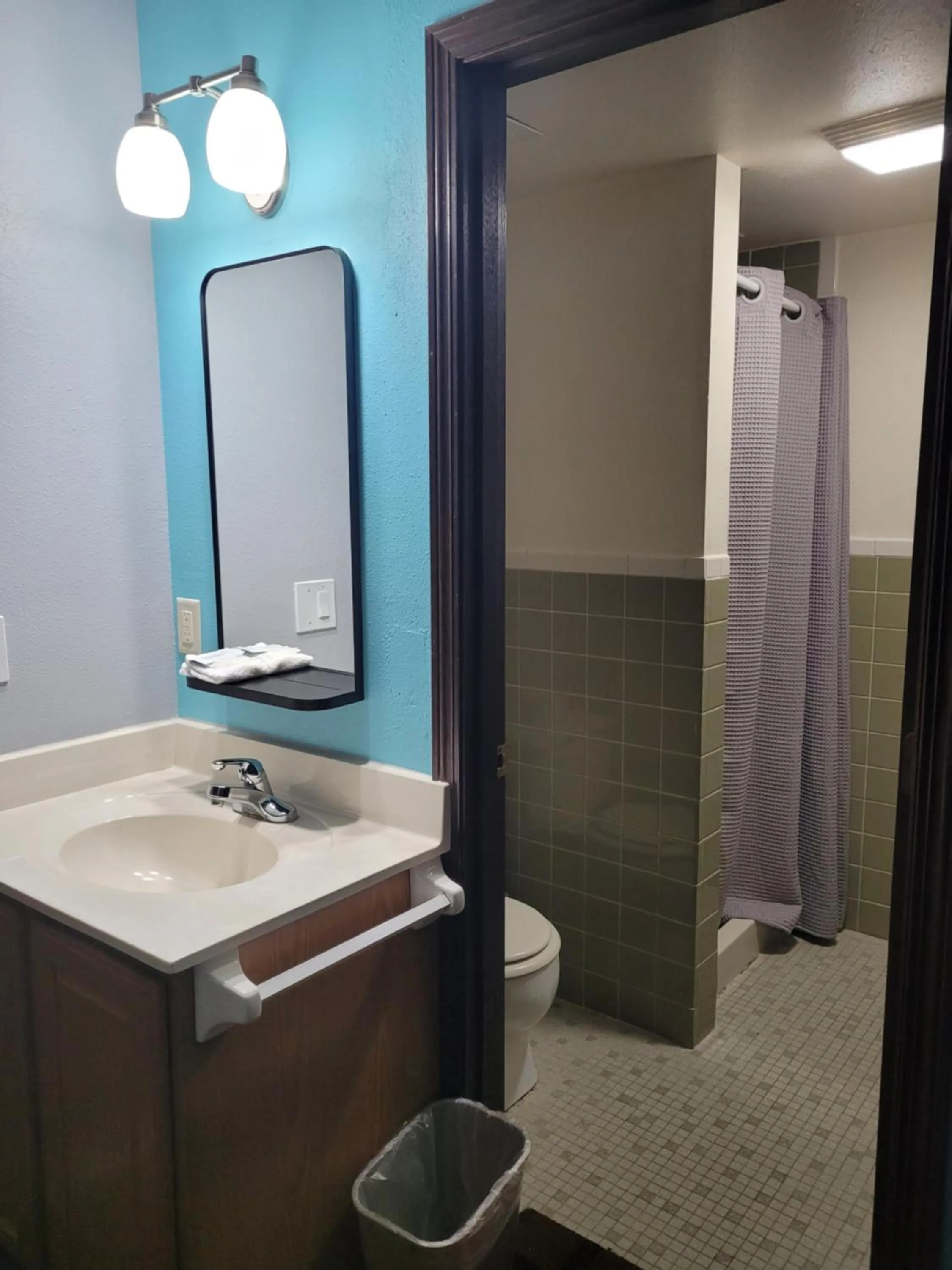 Bathroom in Valued Stay Sun Prairie