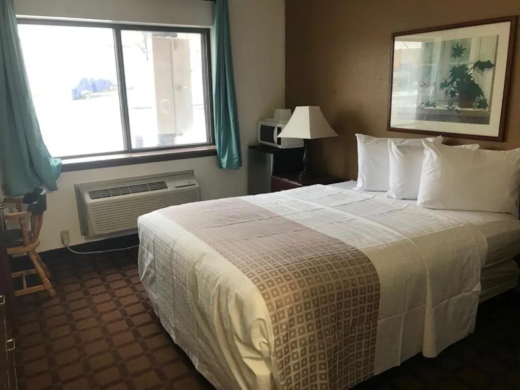 Bedroom, Bed in Valued Stay Sun Prairie