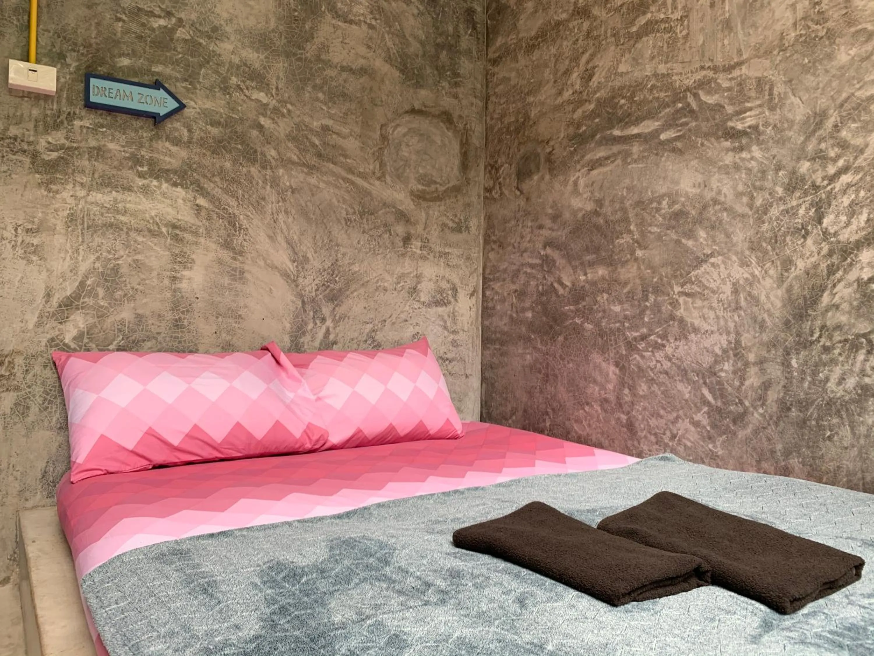 Bed in BeachBox@Koh Сhang