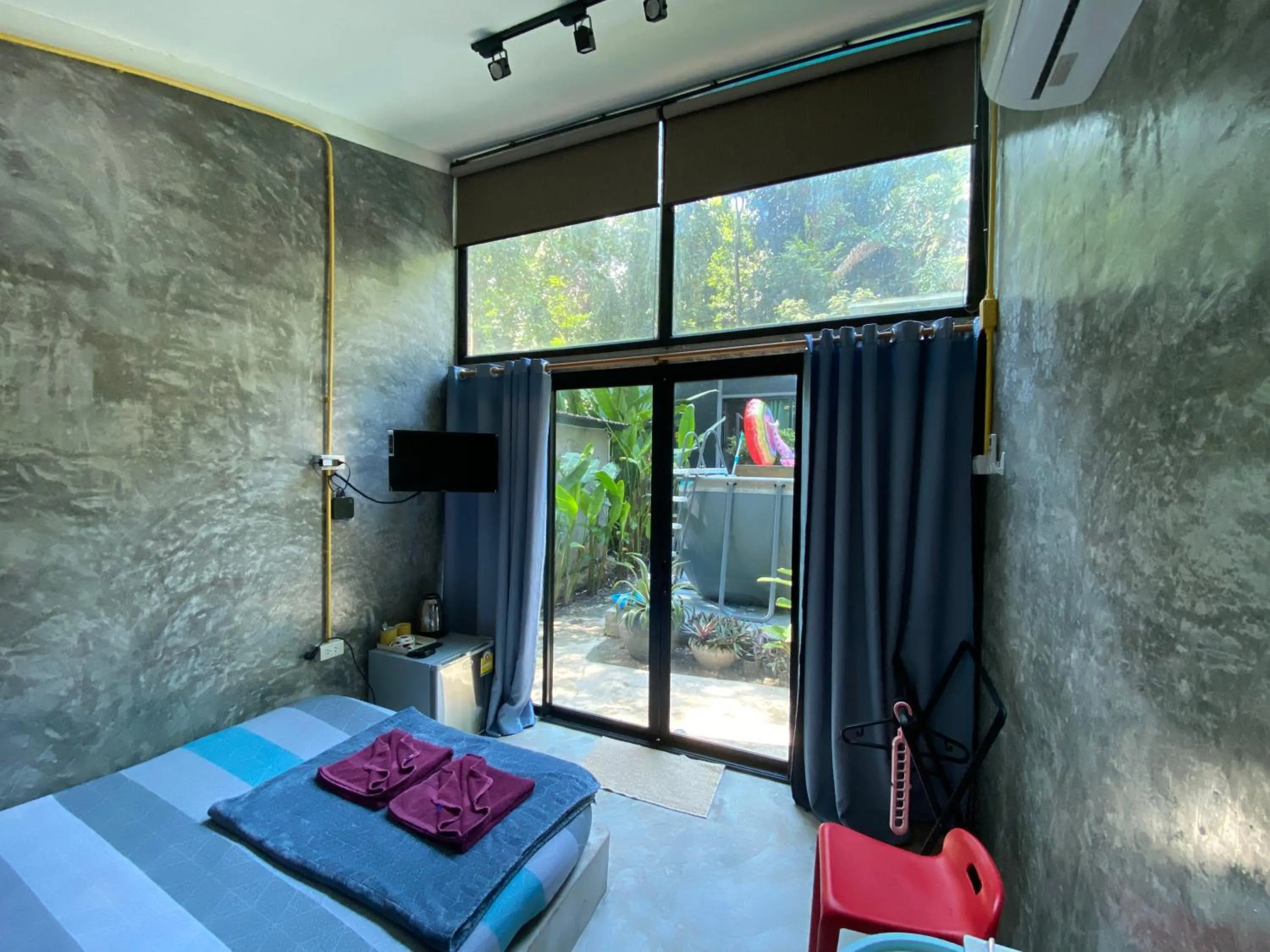 Bed in BeachBox@Koh Сhang