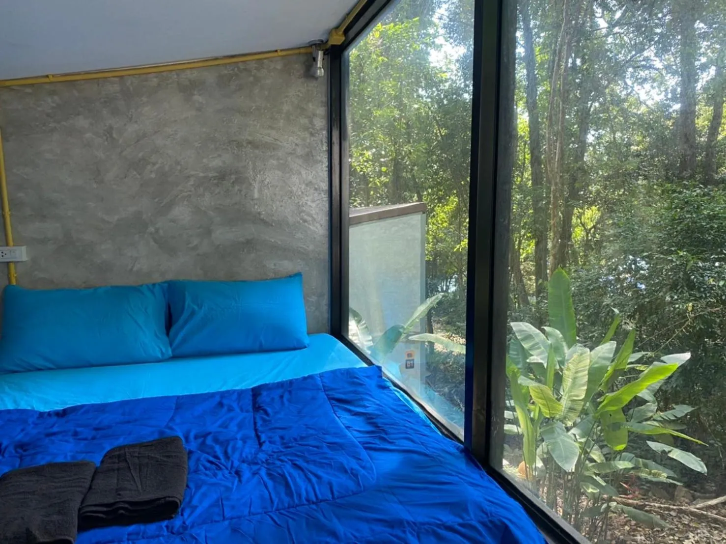 Bed in BeachBox@Koh Сhang