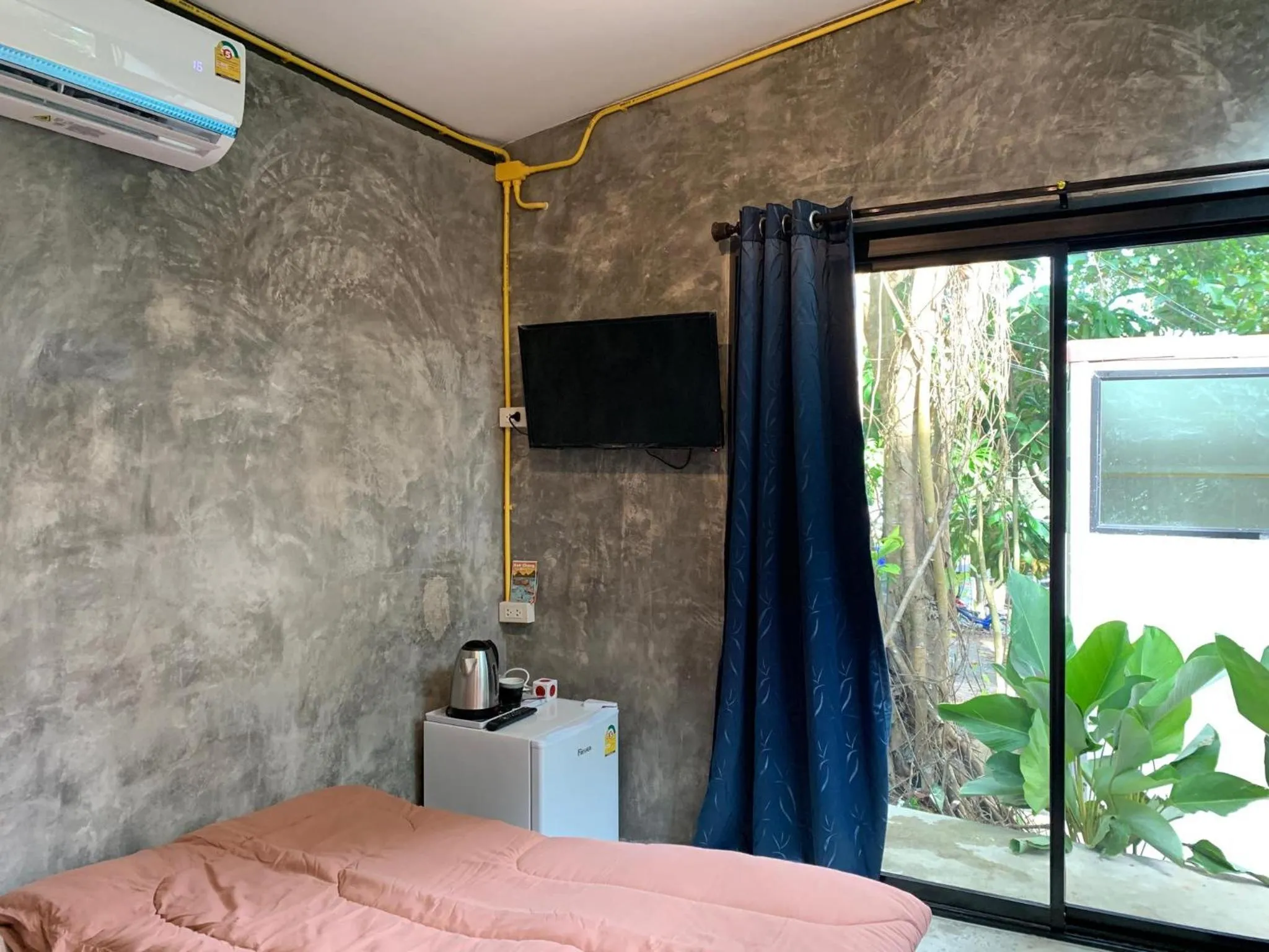 Bed in BeachBox@Koh Сhang