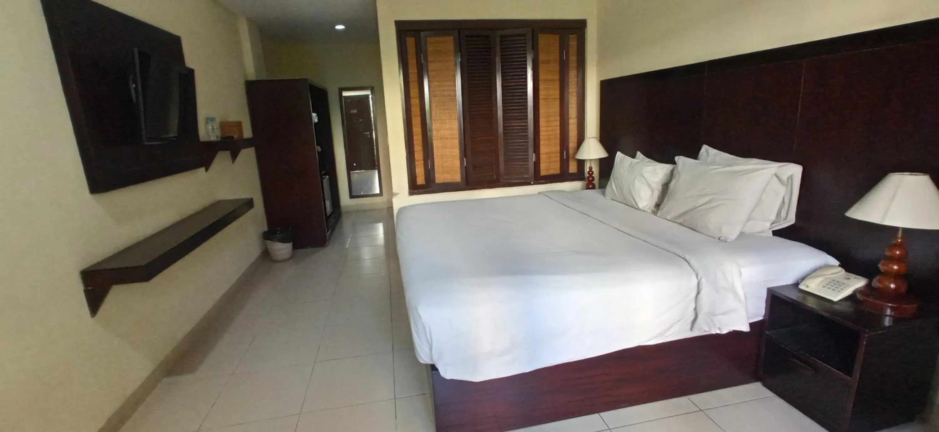 Bedroom, Bed in Suris Boutique Hotel