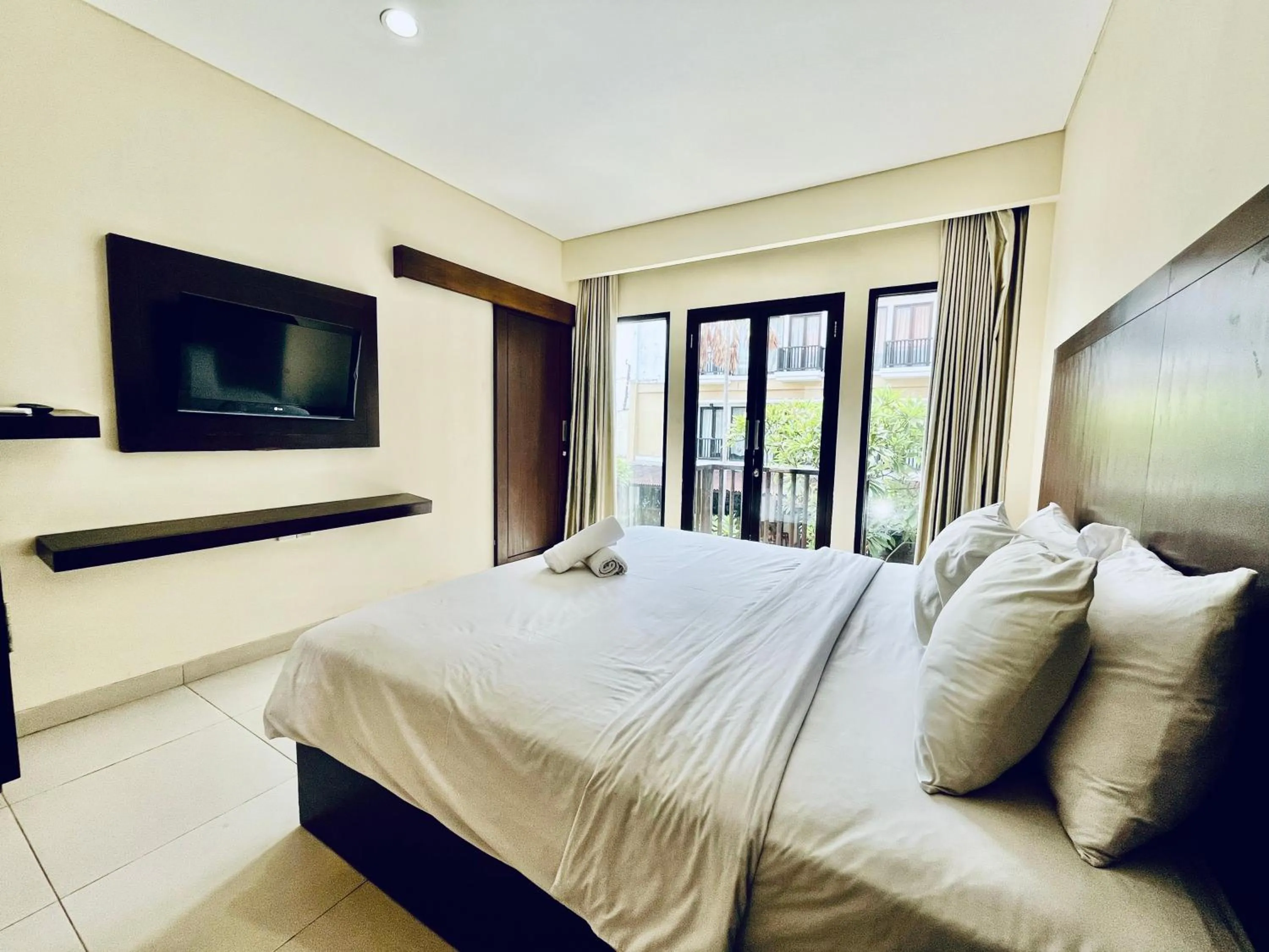 Bed in Suris Boutique Hotel