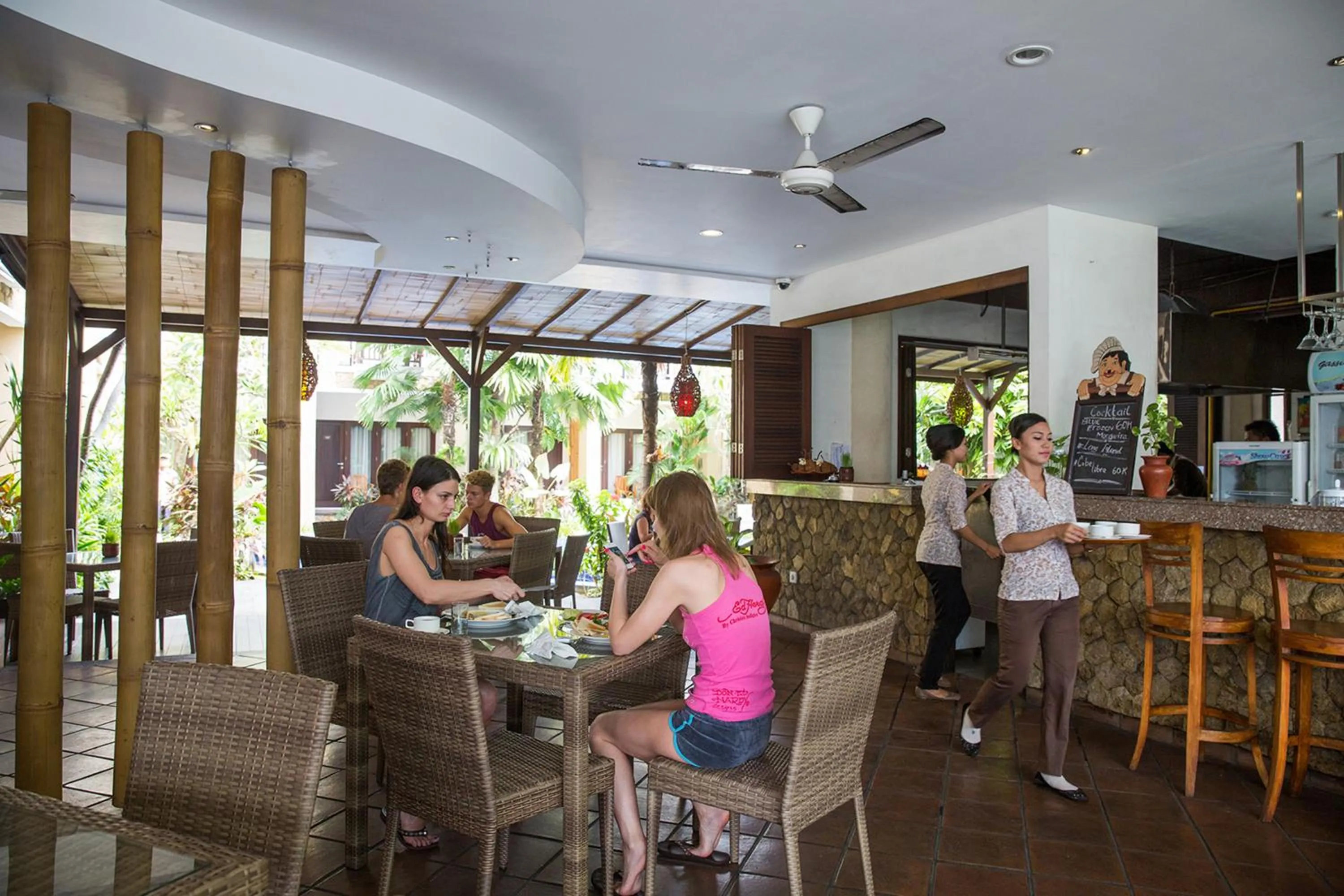 Restaurant/places to eat in Suris Boutique Hotel