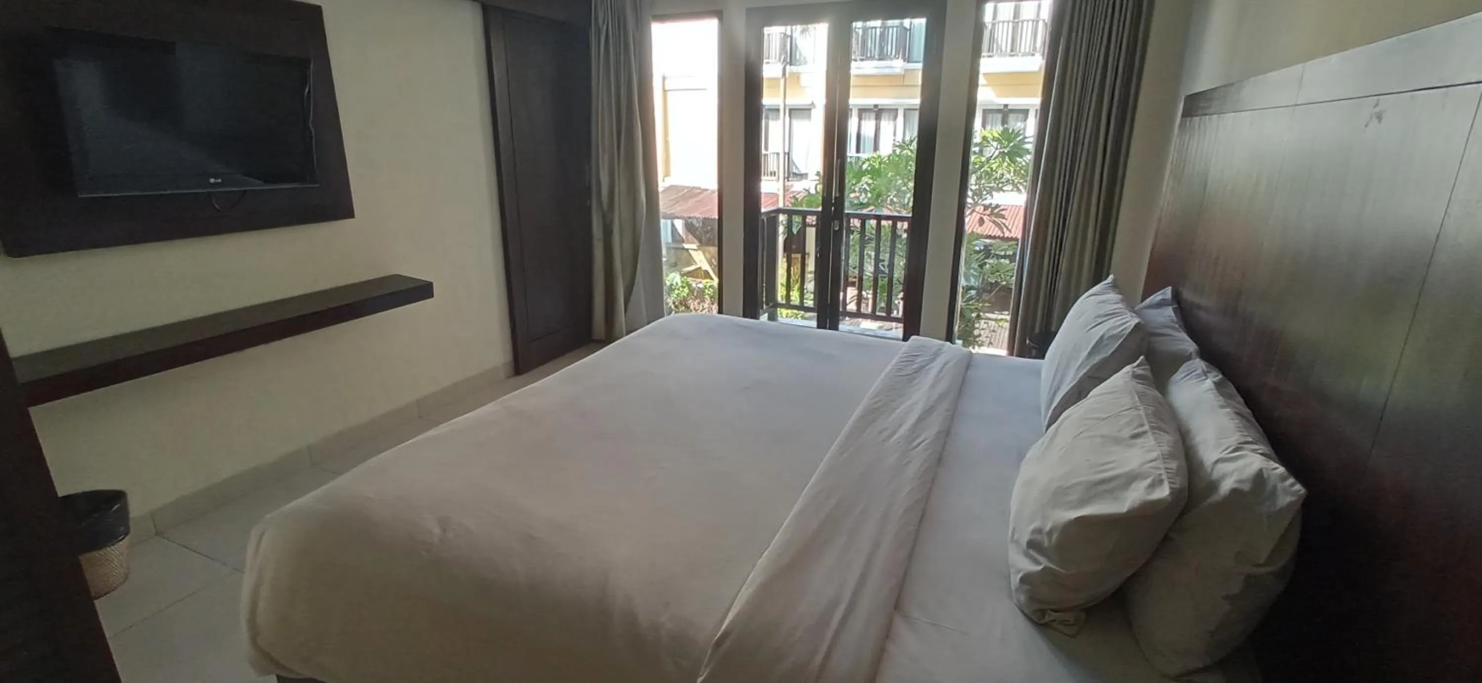 Bedroom, Bed in Suris Boutique Hotel