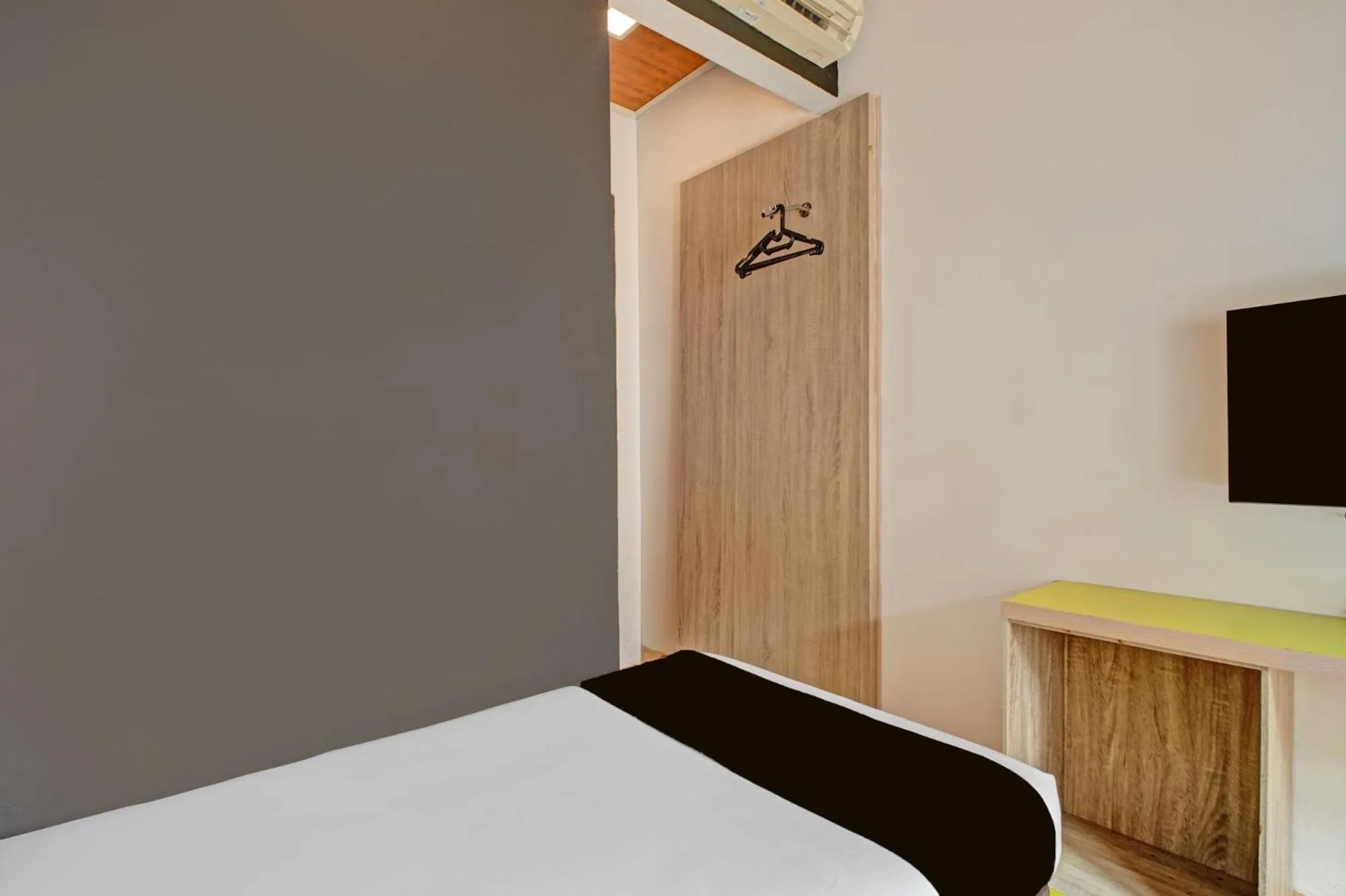 TV and multimedia, Bed in Hotel O Gambir Near Juanda Station Formerly Bunga Dahlia