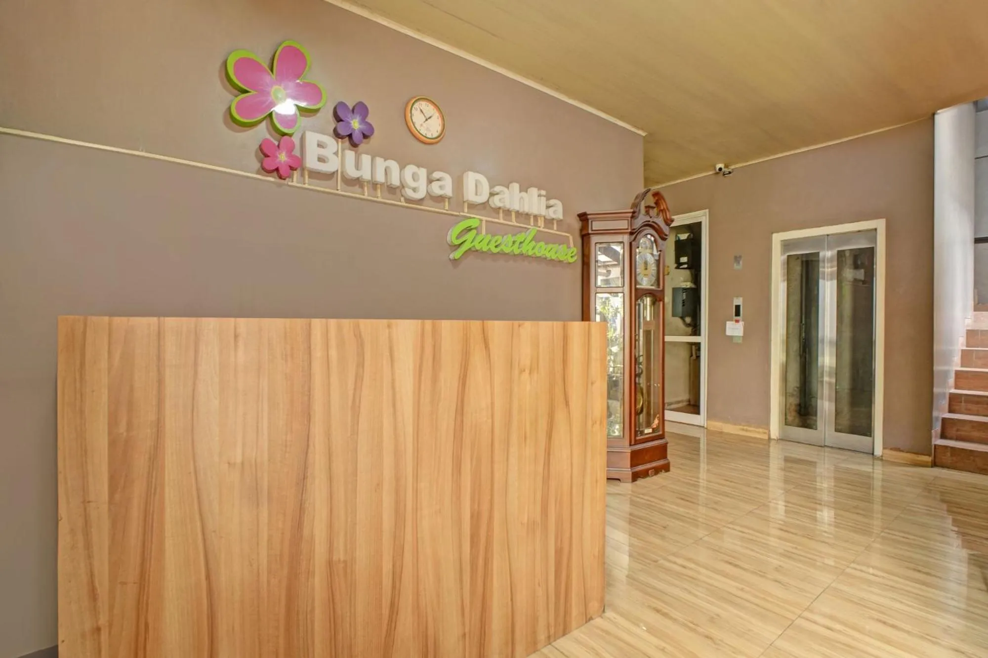 Lobby or reception in Hotel O Gambir Near Juanda Station Formerly Bunga Dahlia