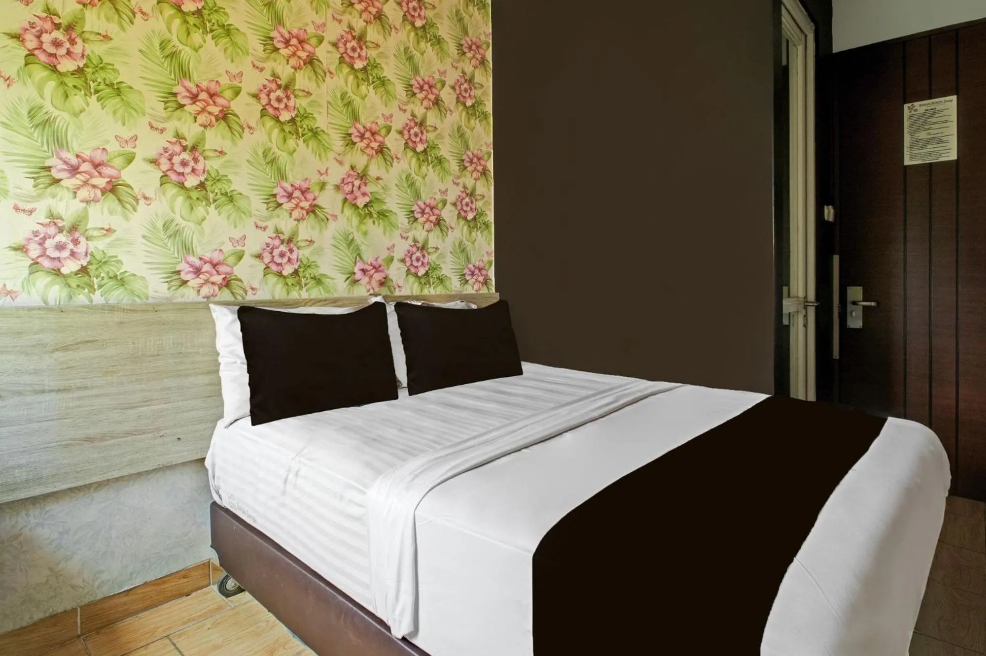 Bedroom, Bed in Hotel O Gambir Near Juanda Station Formerly Bunga Dahlia