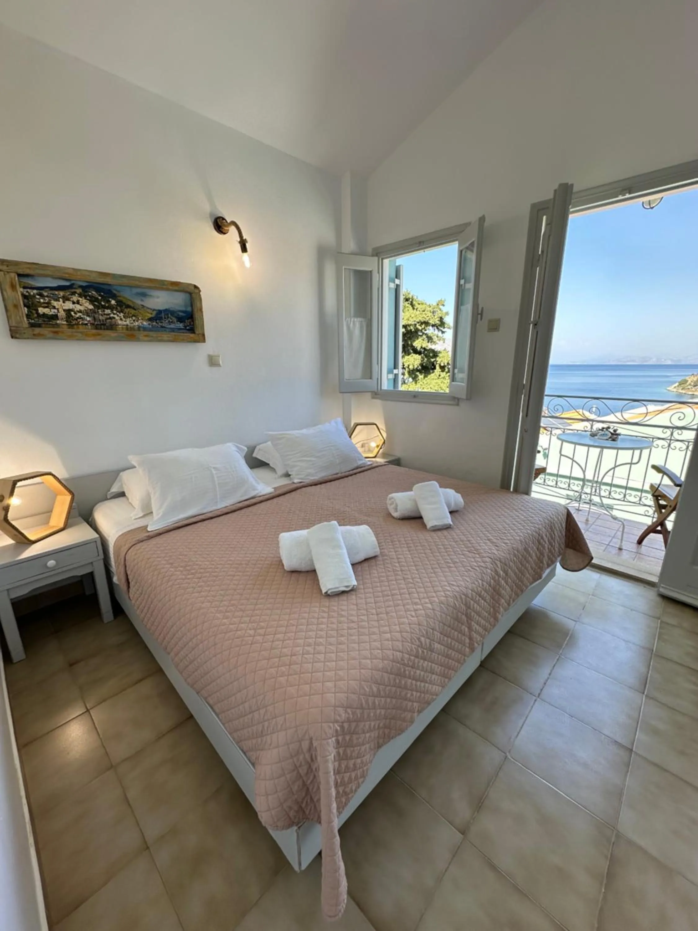 Bedroom, Bed in Niriides Hotel Apartments