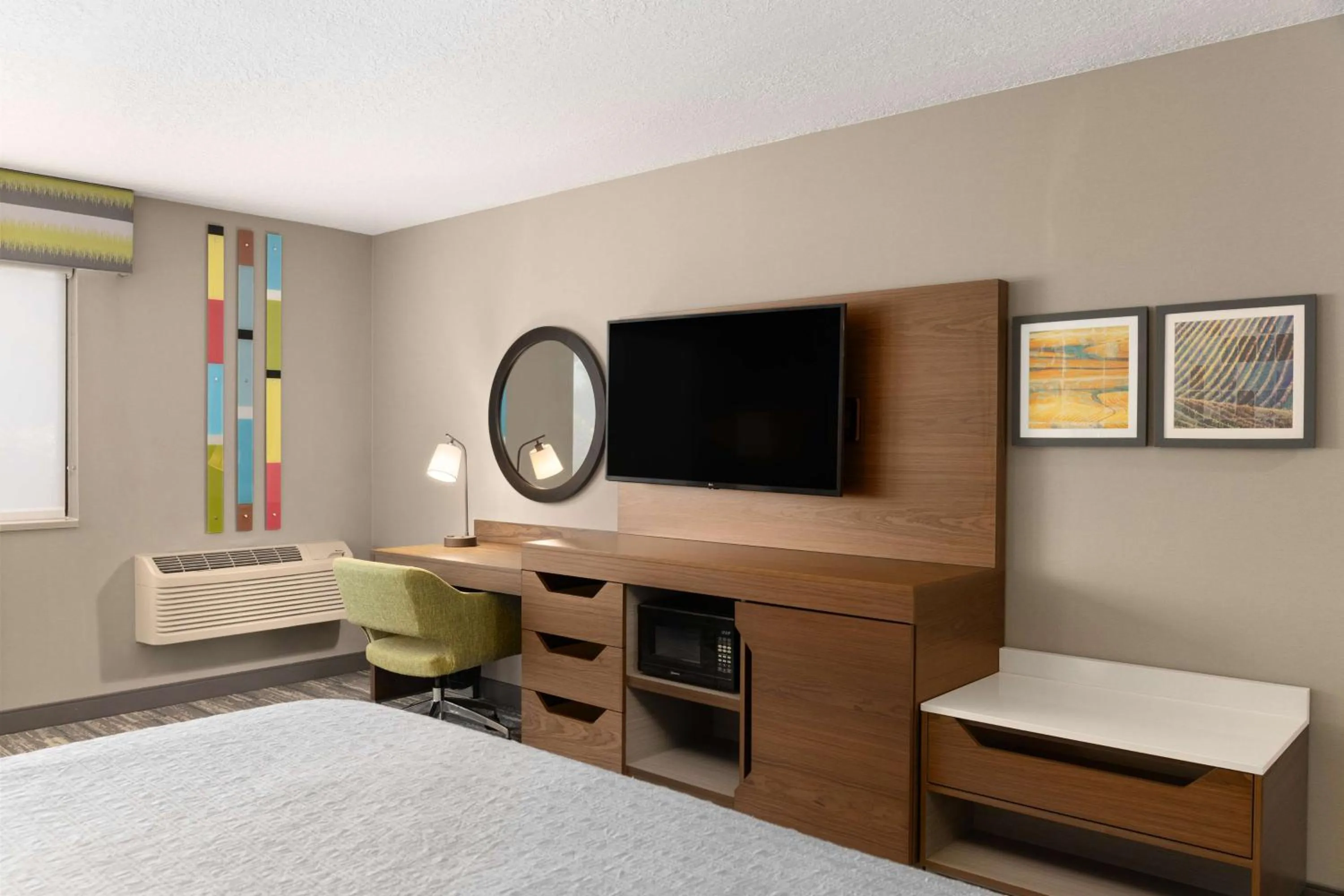 Bedroom, Bed in Hampton Inn Spokane Airport