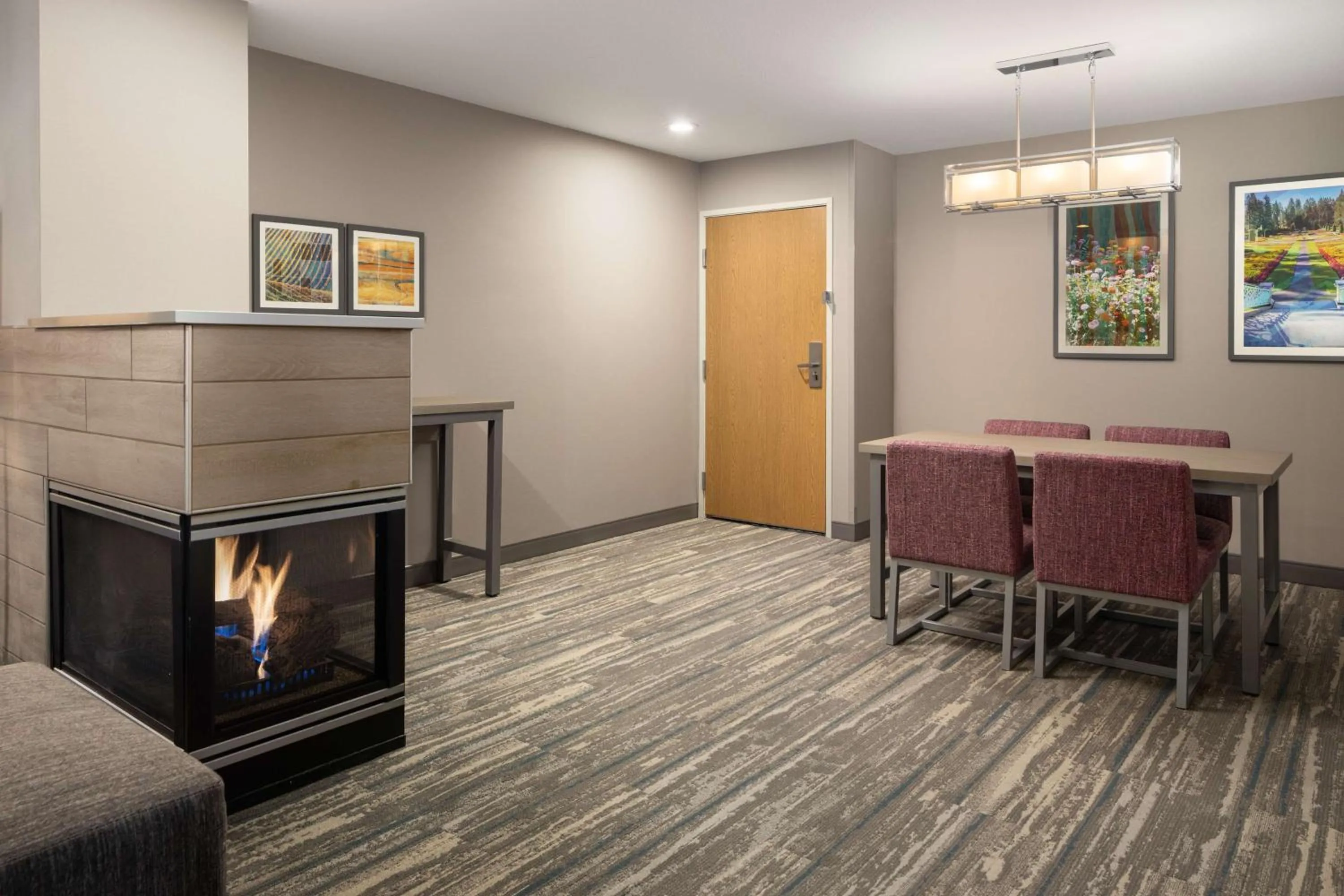 Living room in Hampton Inn Spokane Airport