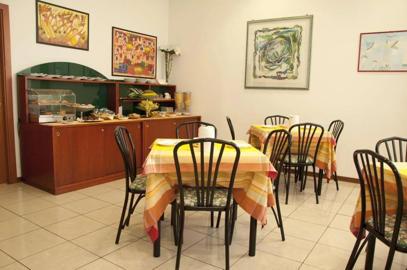 Restaurant/places to eat in Hotel Thema