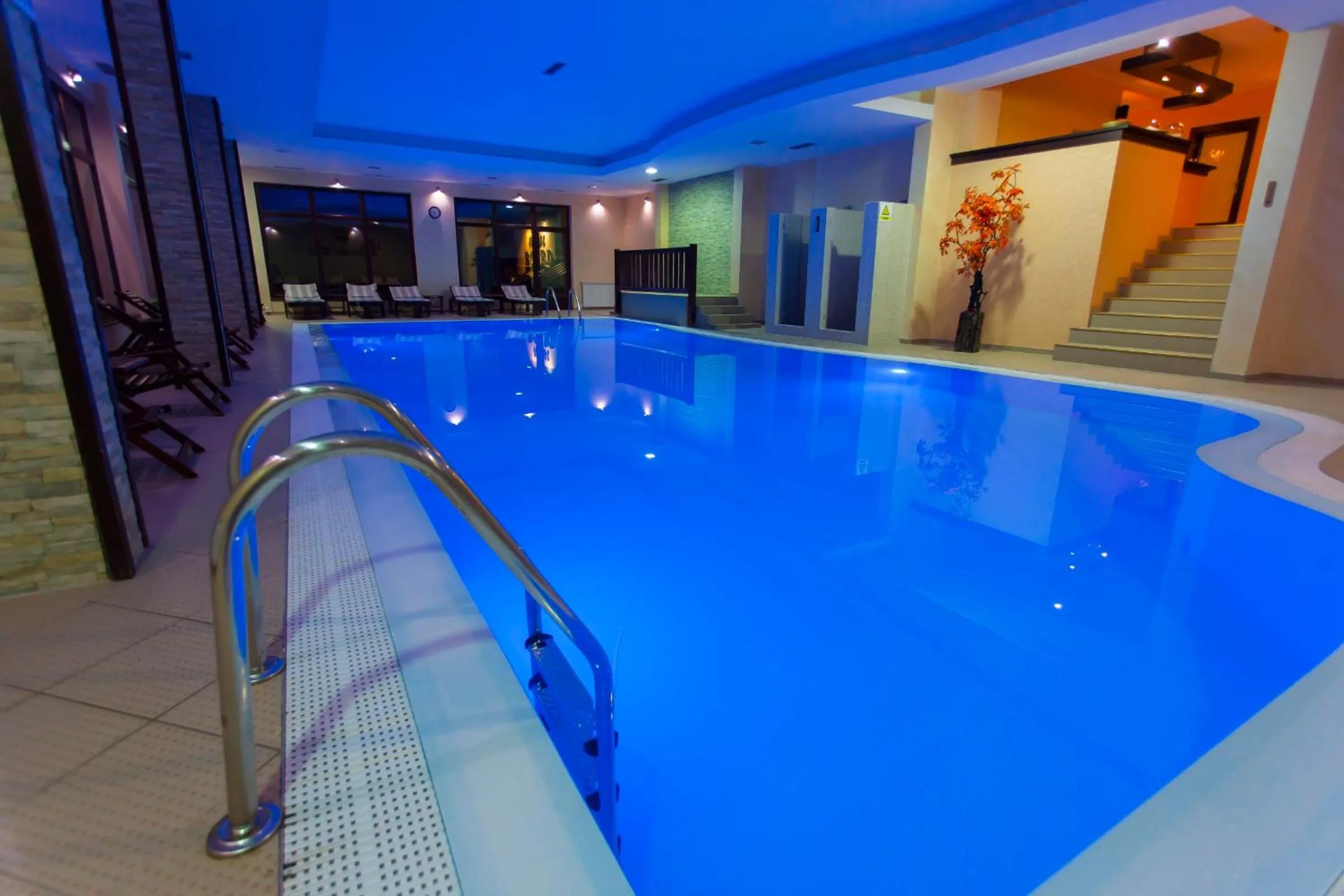 Swimming pool in Hotel Board