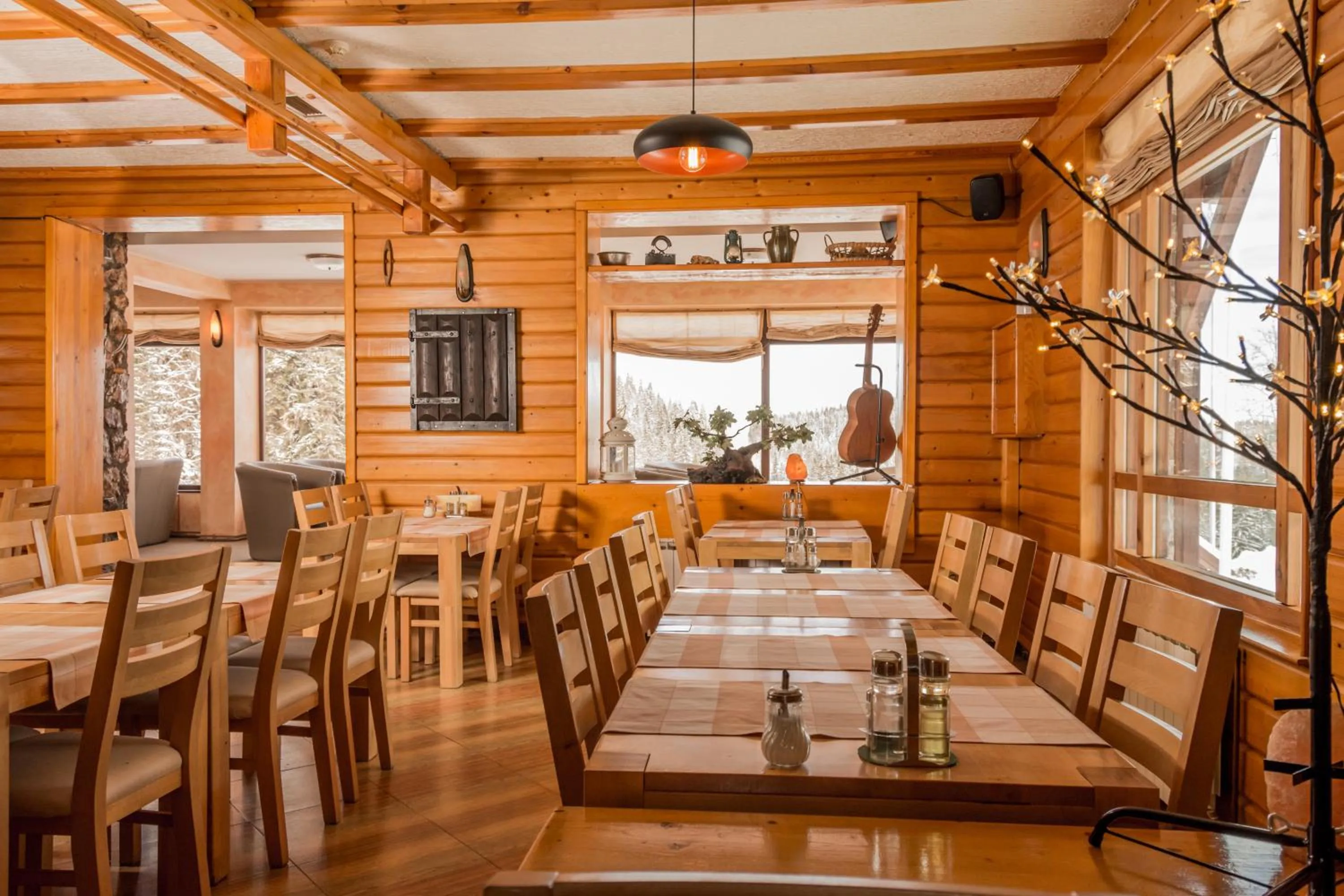 Restaurant/places to eat in Hotel Board