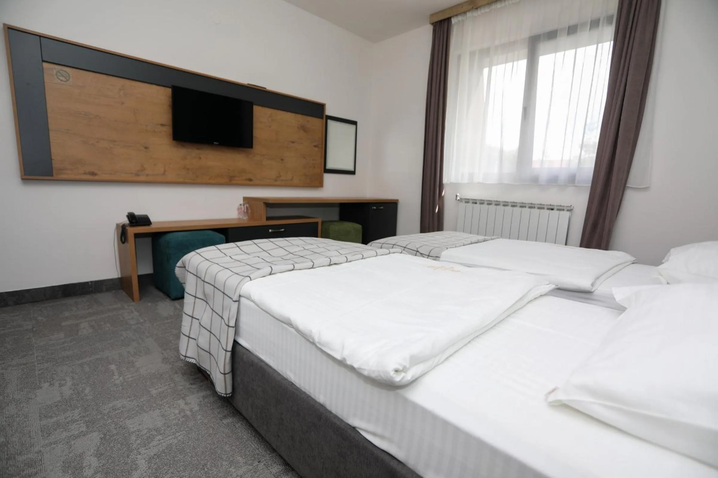 Photo of the whole room, Bed in Hotel Board