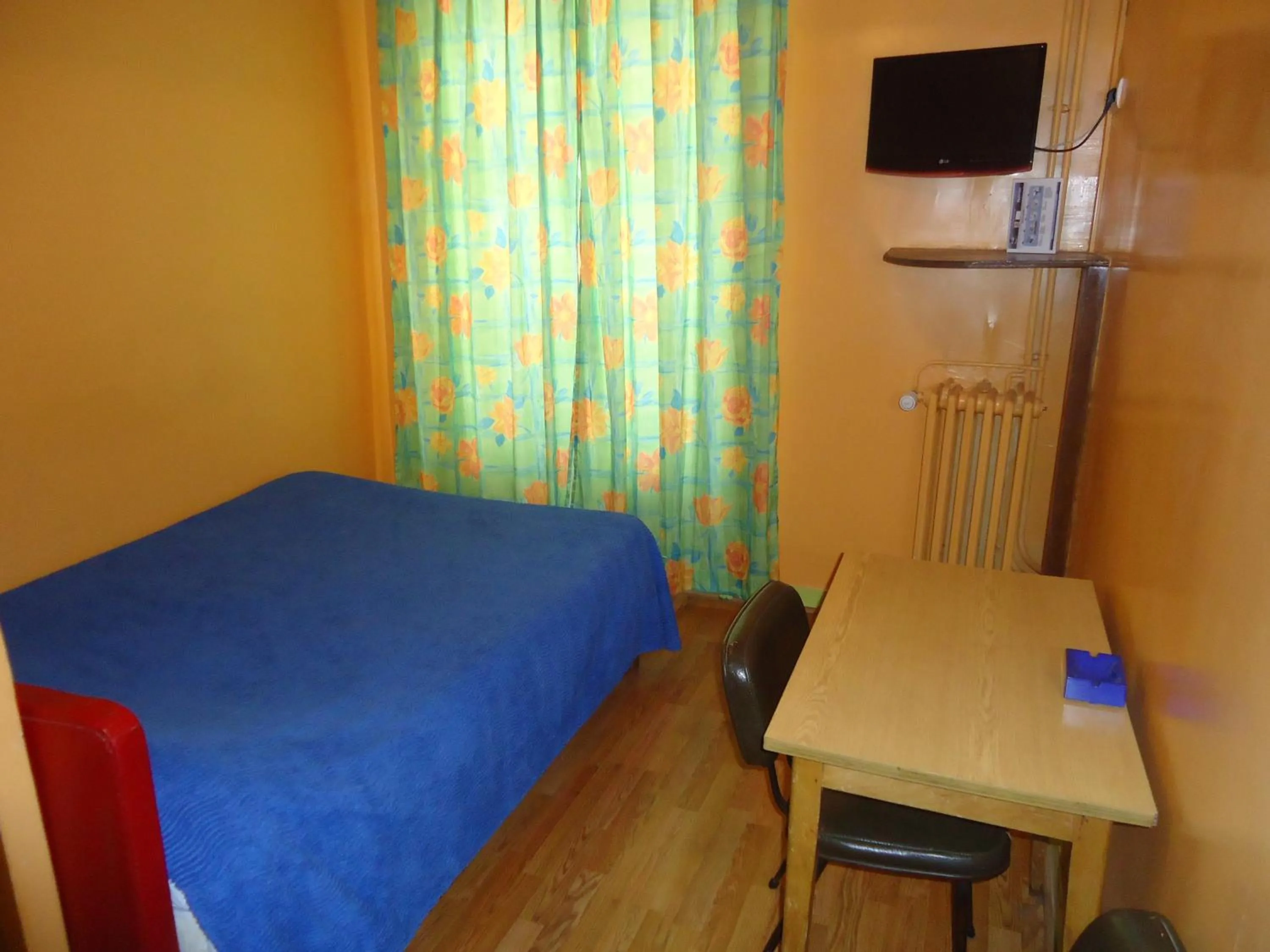 Photo of the whole room, Bed in Hotel des Belges