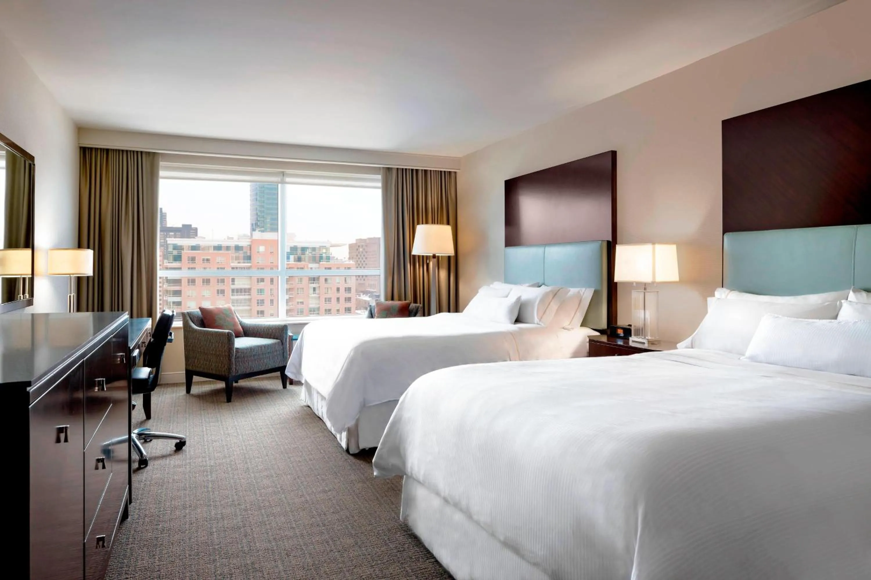 Photo of the whole room, Bed in Le Westin Montreal