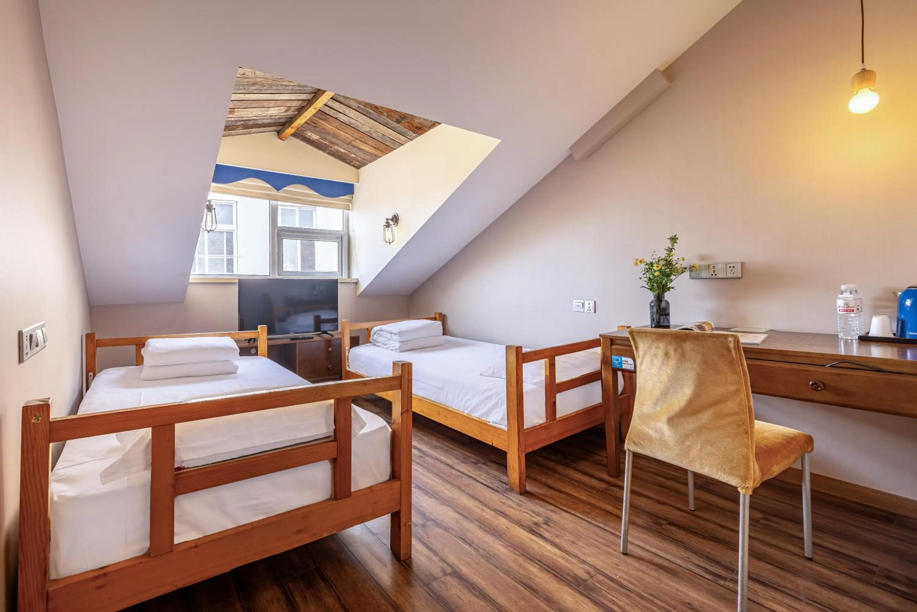 Bed in Qingdao Kaiyue Hotel Zhongshan Road St Michael's Cathedral and Zhanqiao Pier