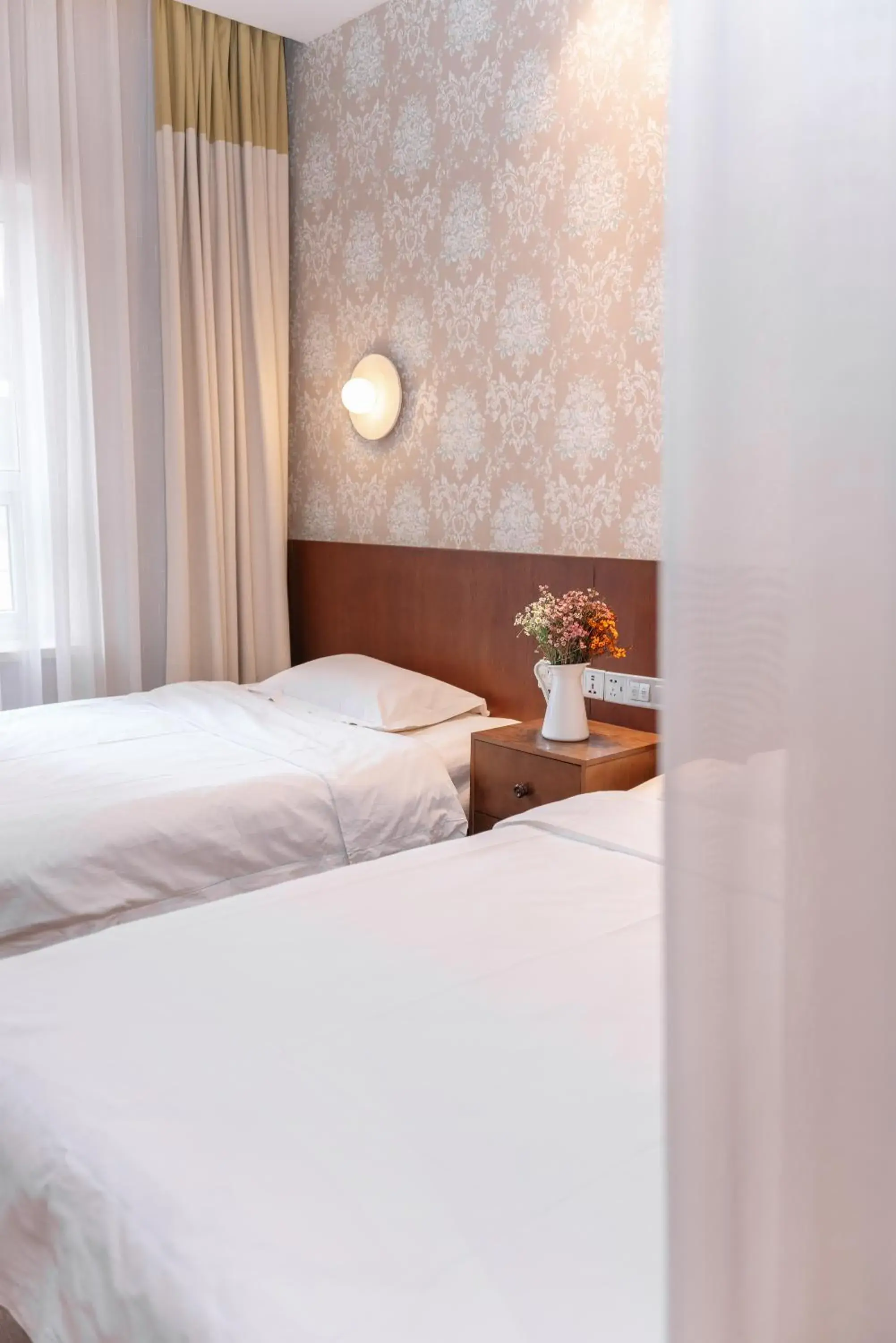 Standard Twin Room in Qingdao Kaiyue Hotel Zhongshan Road St Michael's Cathedral and Zhanqiao Pier Standard Twin Room in Qingdao Kaiyue Hotel Zhongshan Road St Michael's Cathedral and Zhanqiao Pier