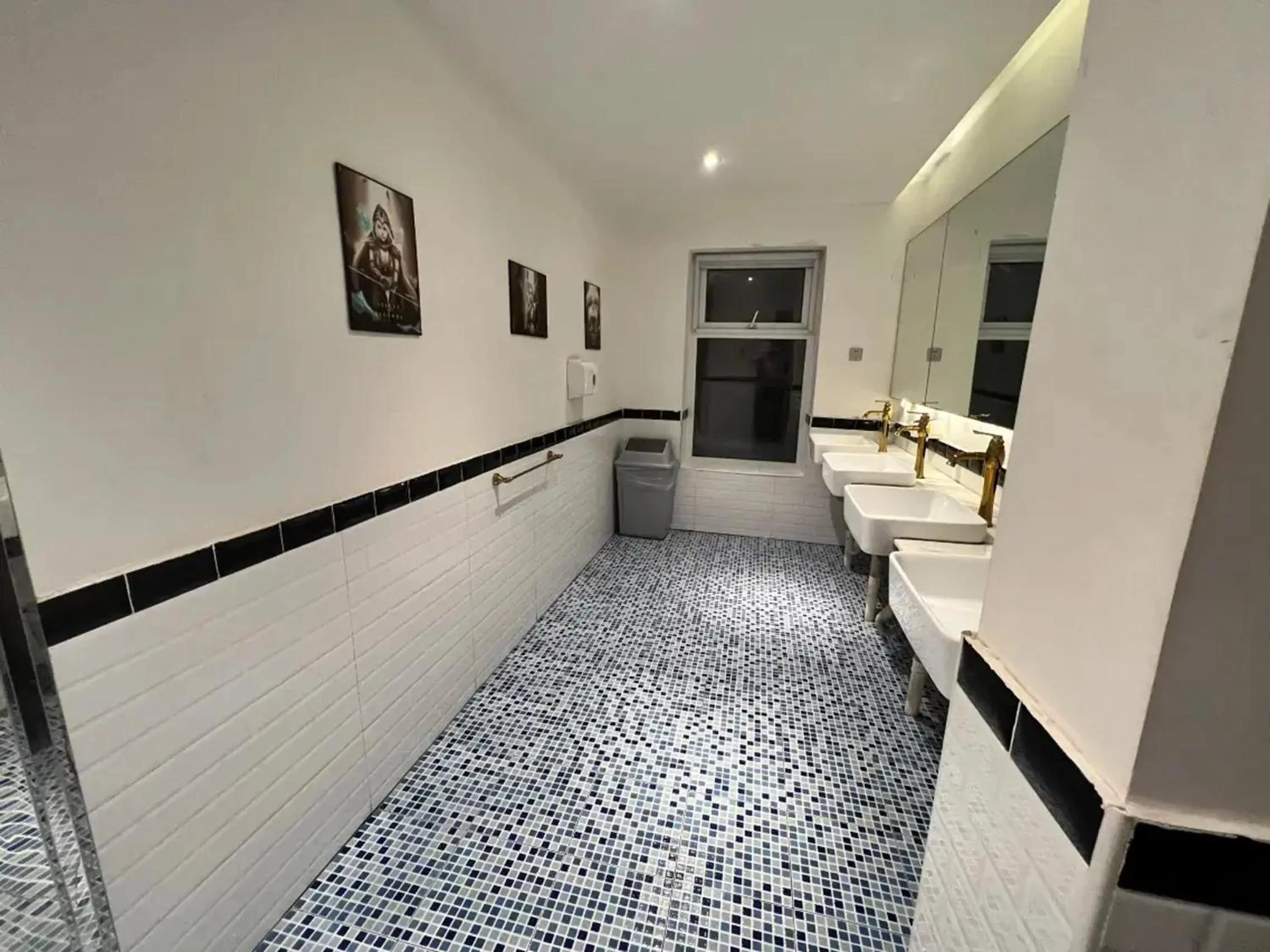Bathroom in Qingdao Kaiyue Hotel Zhongshan Road St Michael's Cathedral and Zhanqiao Pier