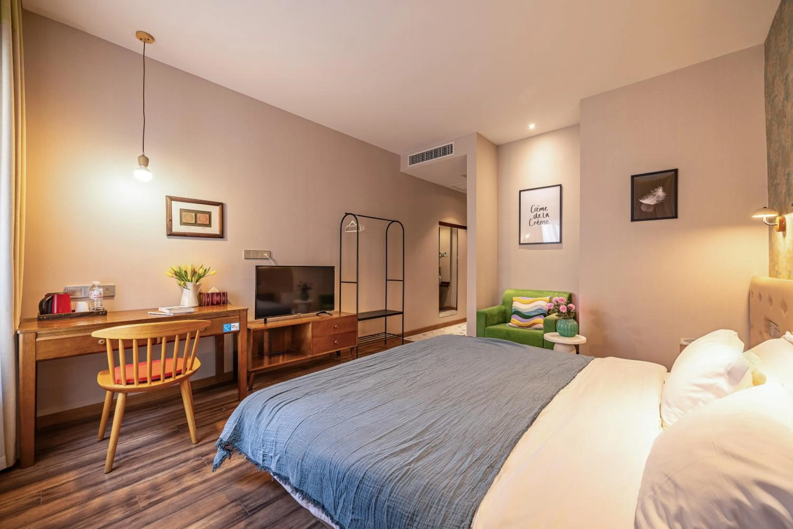 Bed in Qingdao Kaiyue Hotel Zhongshan Road St Michael's Cathedral and Zhanqiao Pier