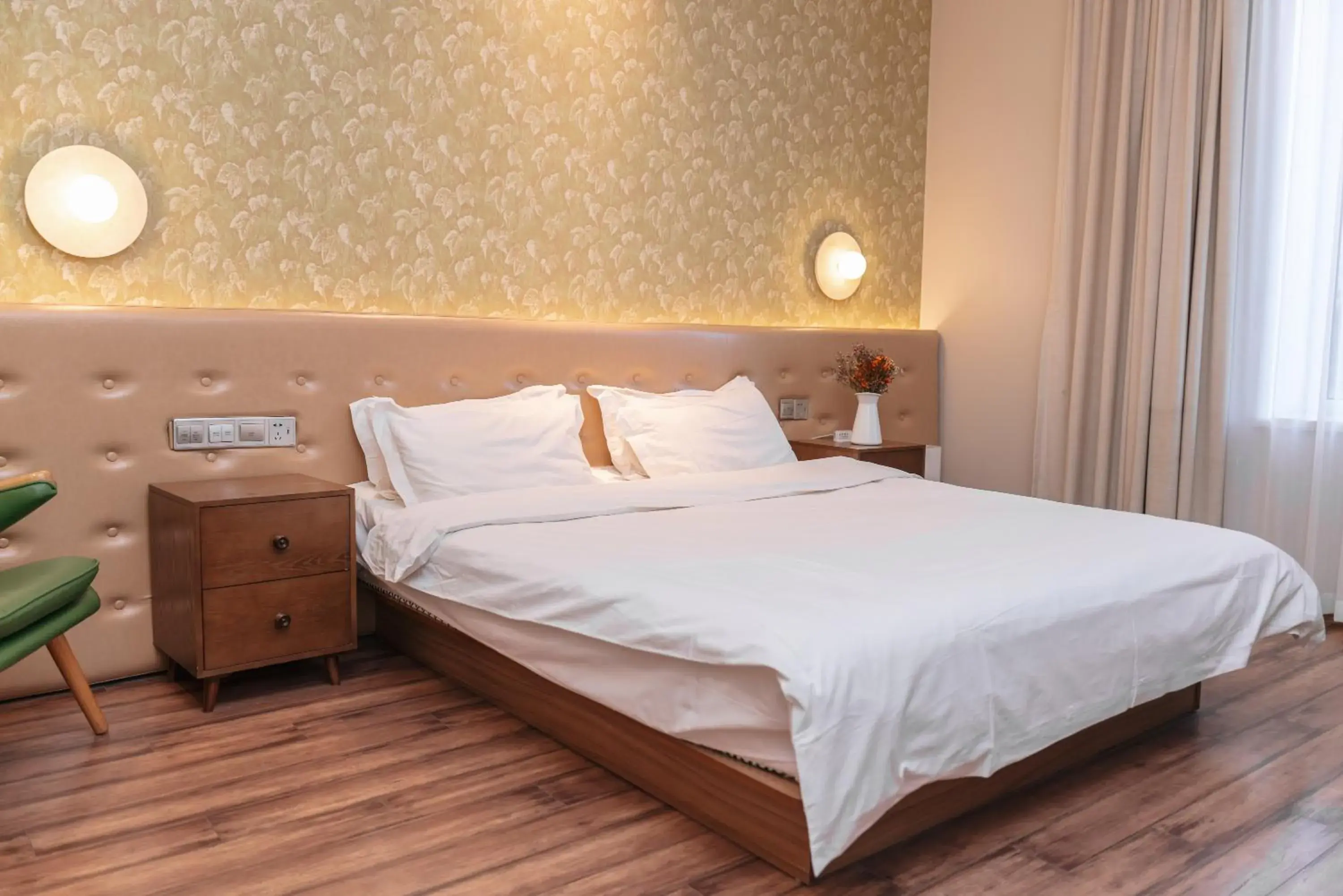 Deluxe King Room 1.0 in Qingdao Kaiyue Hotel Zhongshan Road St Michael's Cathedral and Zhanqiao Pier Deluxe King Room 1.0 in Qingdao Kaiyue Hotel Zhongshan Road St Michael's Cathedral and Zhanqiao Pier