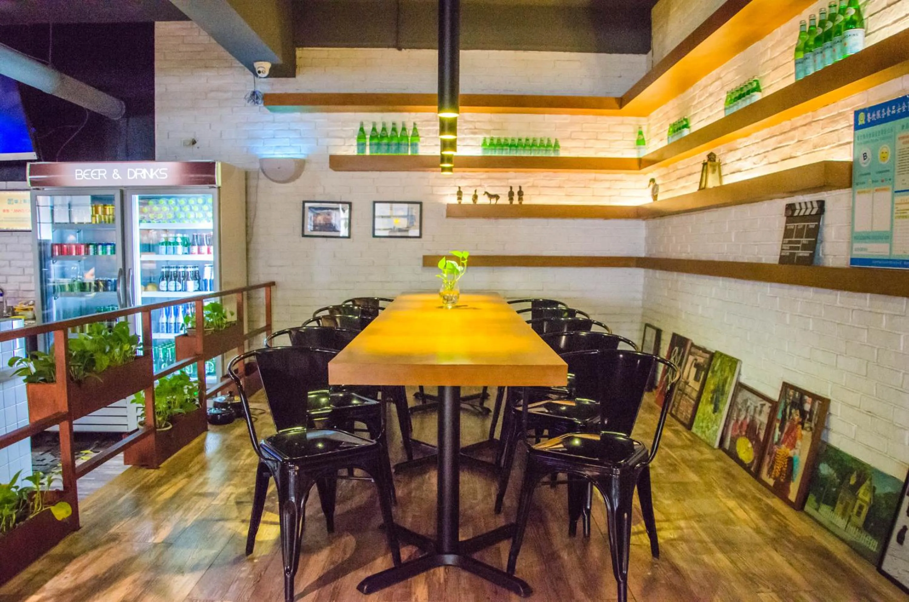 Restaurant/places to eat in Qingdao Kaiyue Hotel Zhongshan Road St Michael's Cathedral and Zhanqiao Pier