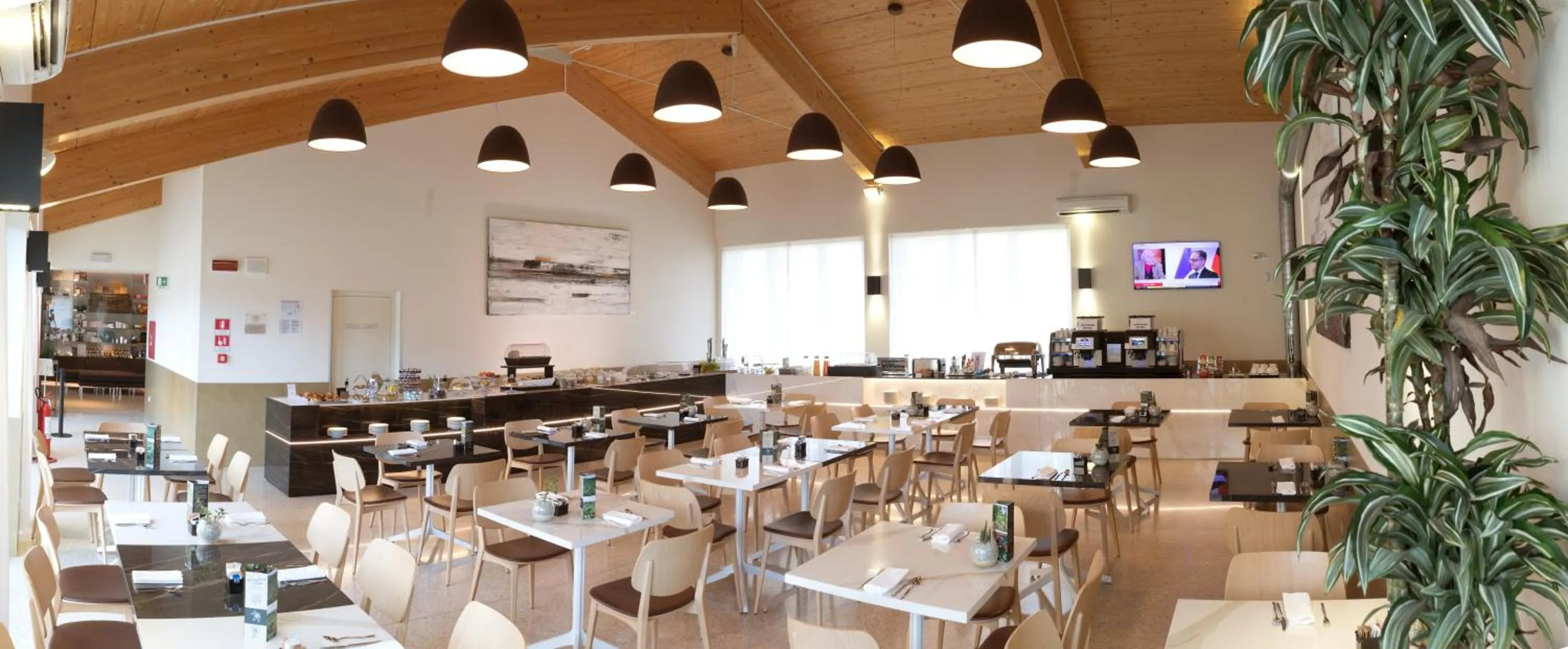 Restaurant/places to eat in Boiardo Hotel