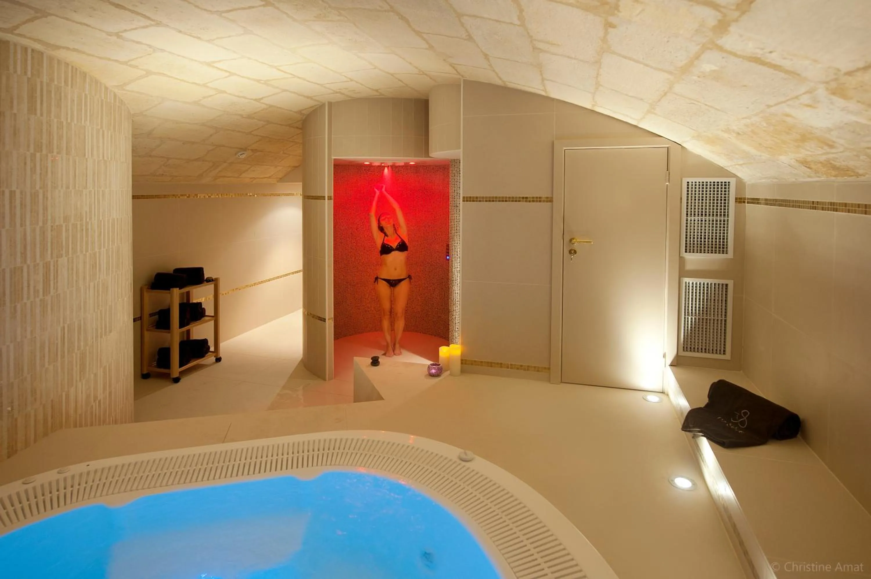 Hot Tub in Hôtel de Sèze & Spa Bordeaux Centre