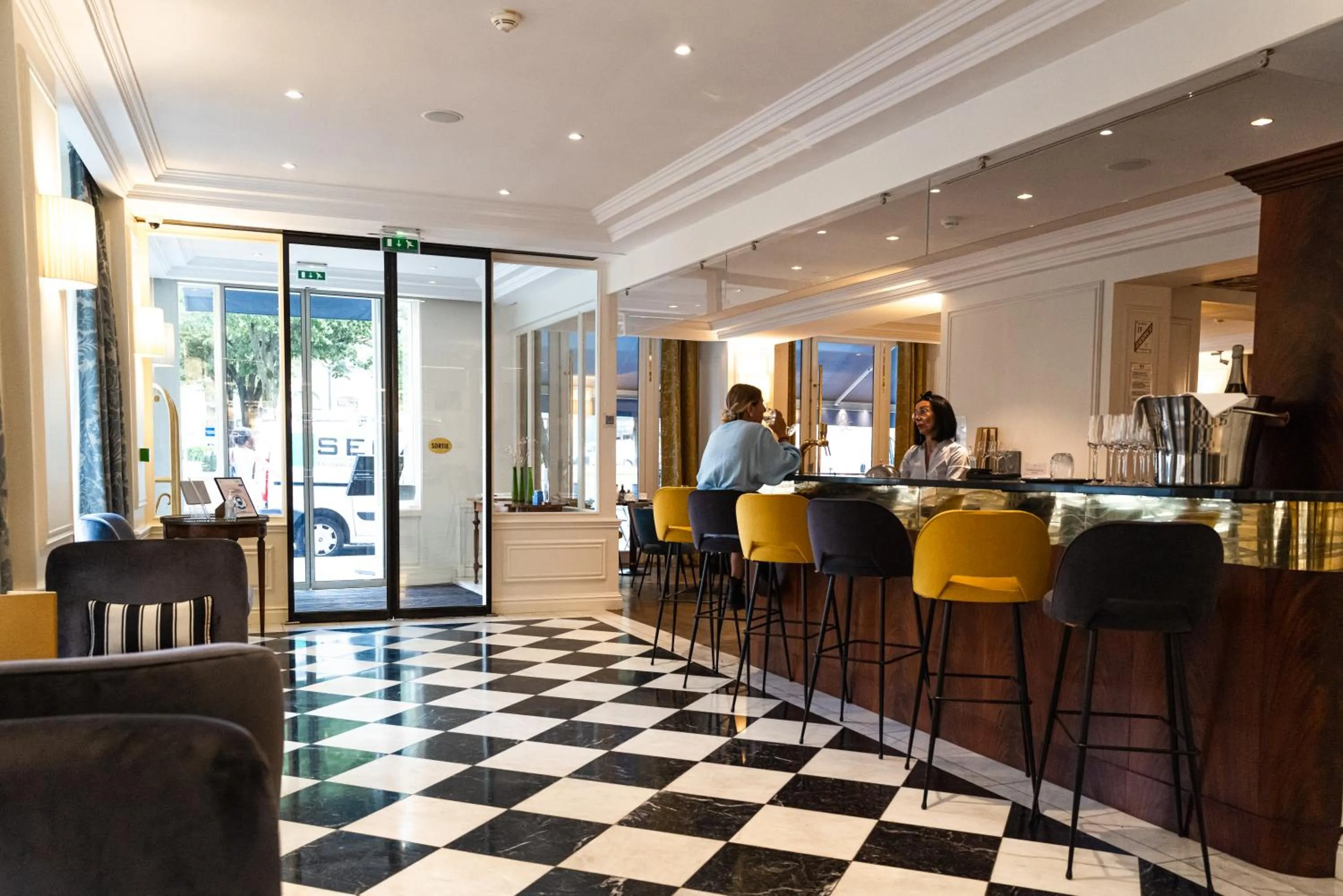 Lounge or bar in Hôtel de Sèze & Spa Bordeaux Centre