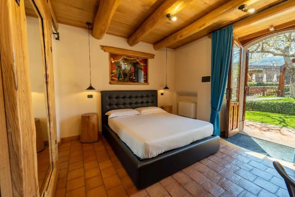 Bedroom, Bed in Etna Quota Mille Boutique Hotel, Typical Sicilian Food & Wine