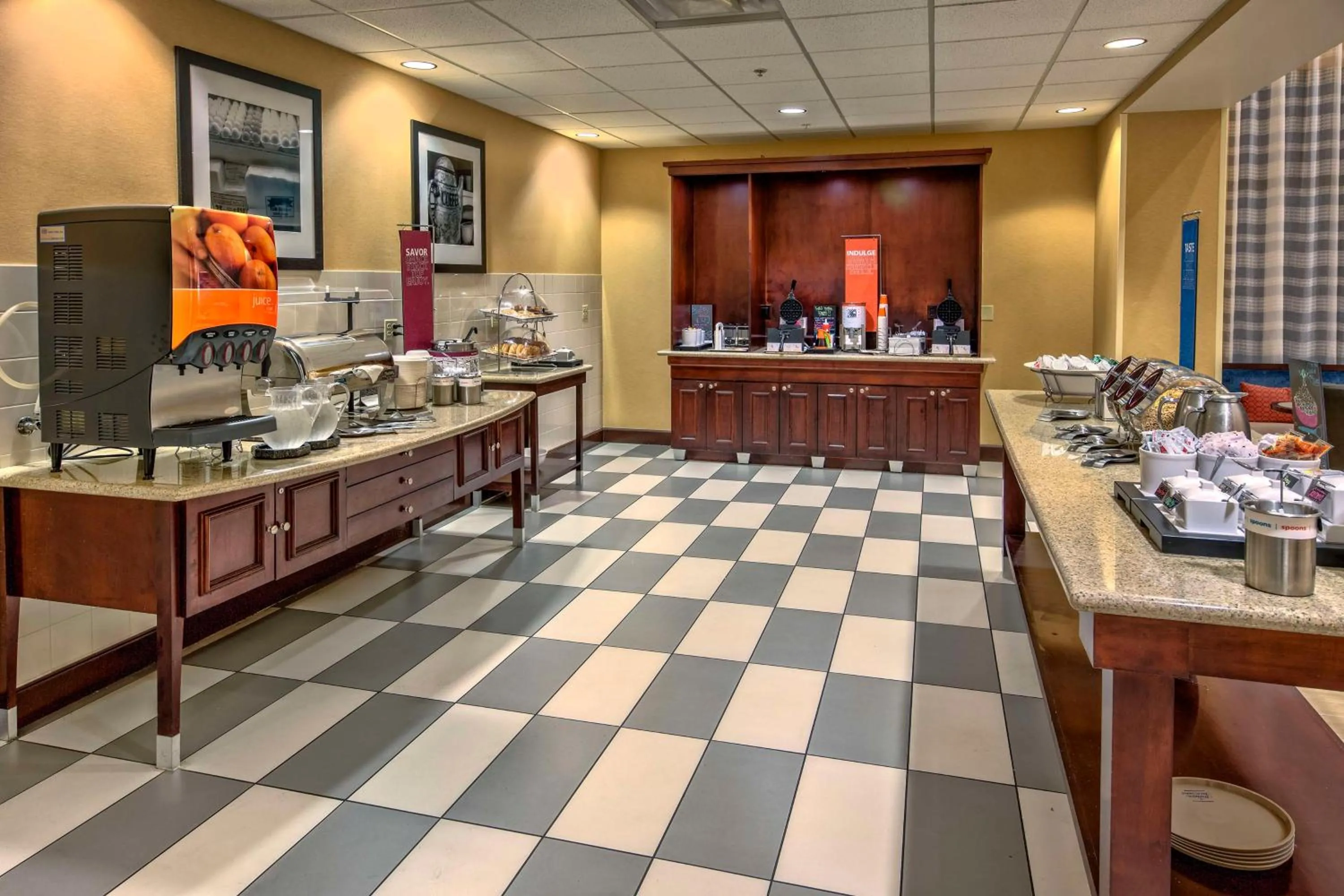 Breakfast in Hampton Inn & Suites Fort Myers Estero