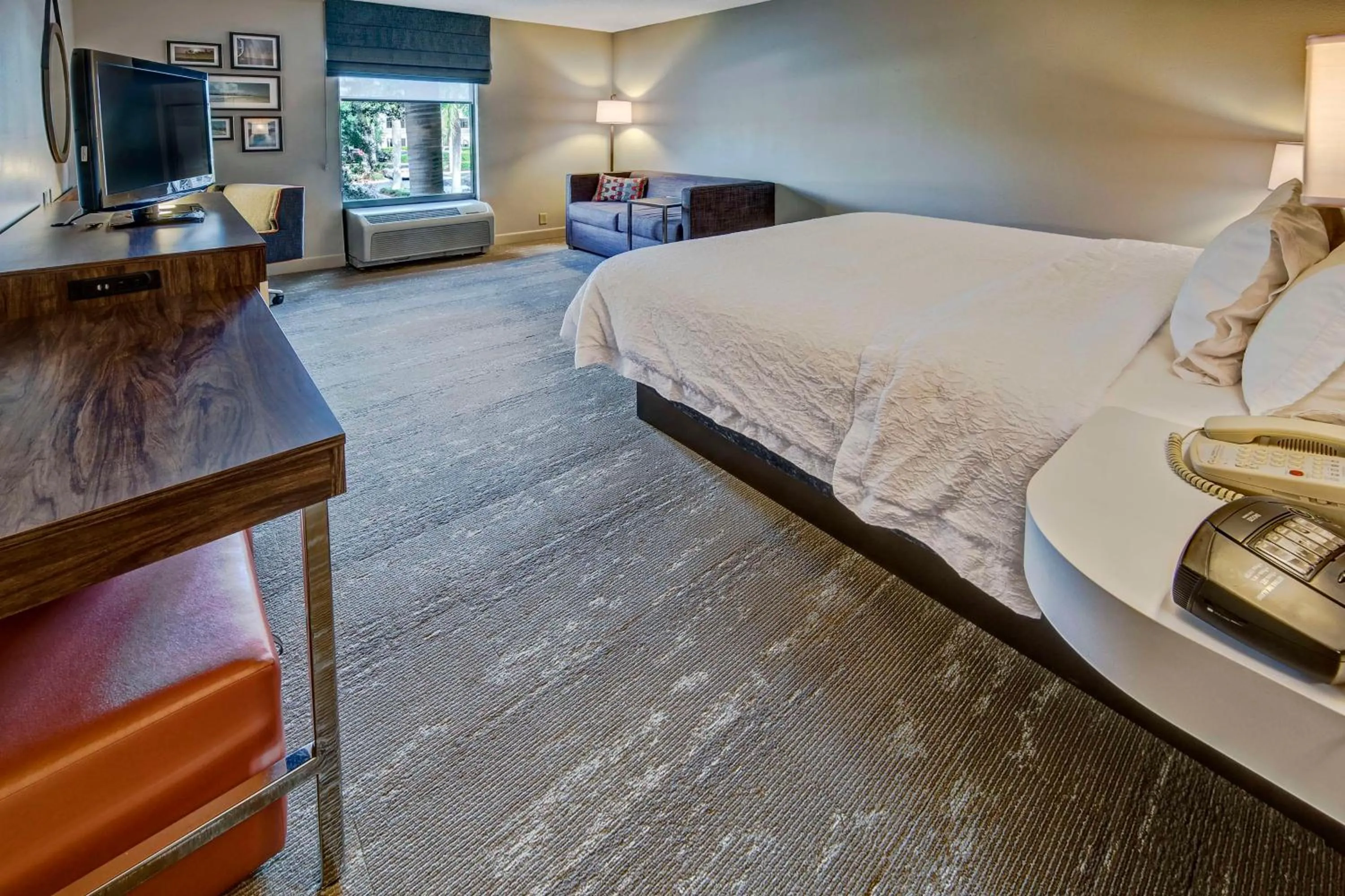 Bedroom, Bed in Hampton Inn & Suites Fort Myers Estero