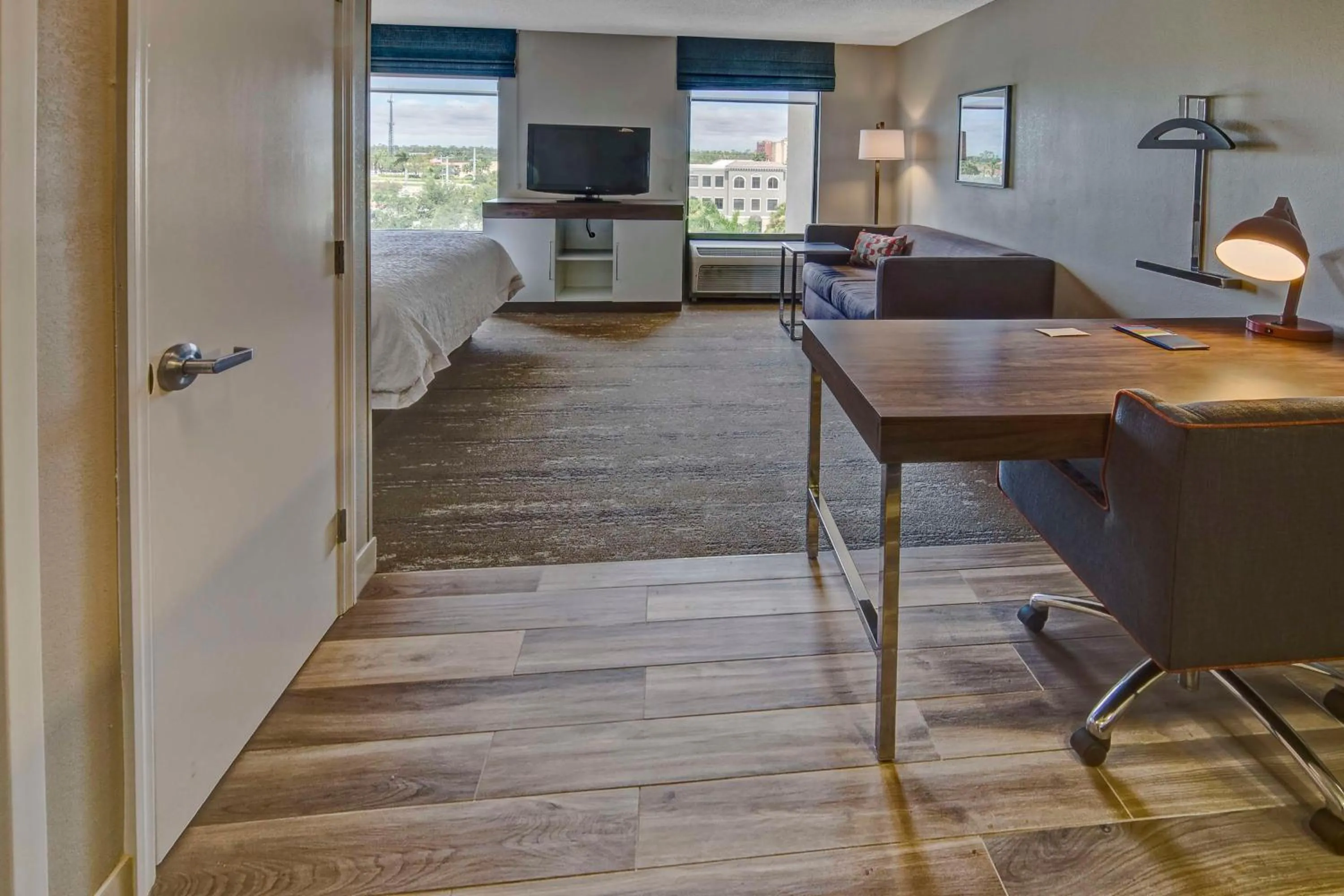 Bedroom, Bed in Hampton Inn & Suites Fort Myers Estero