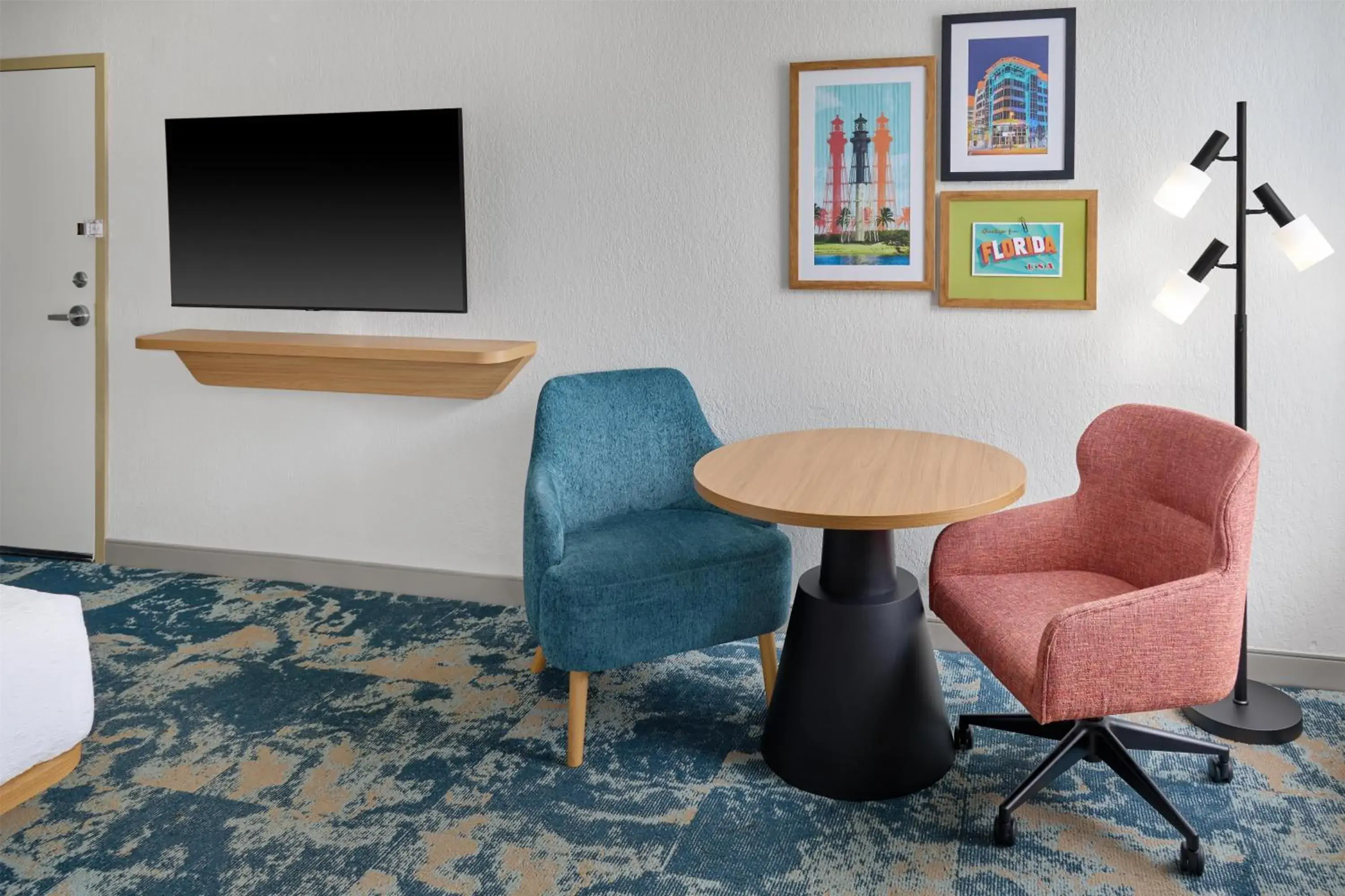 King Room with Sofa in Hampton Inn Fort Lauderdale Plantation King Room with Sofa in Hampton Inn Fort Lauderdale Plantation