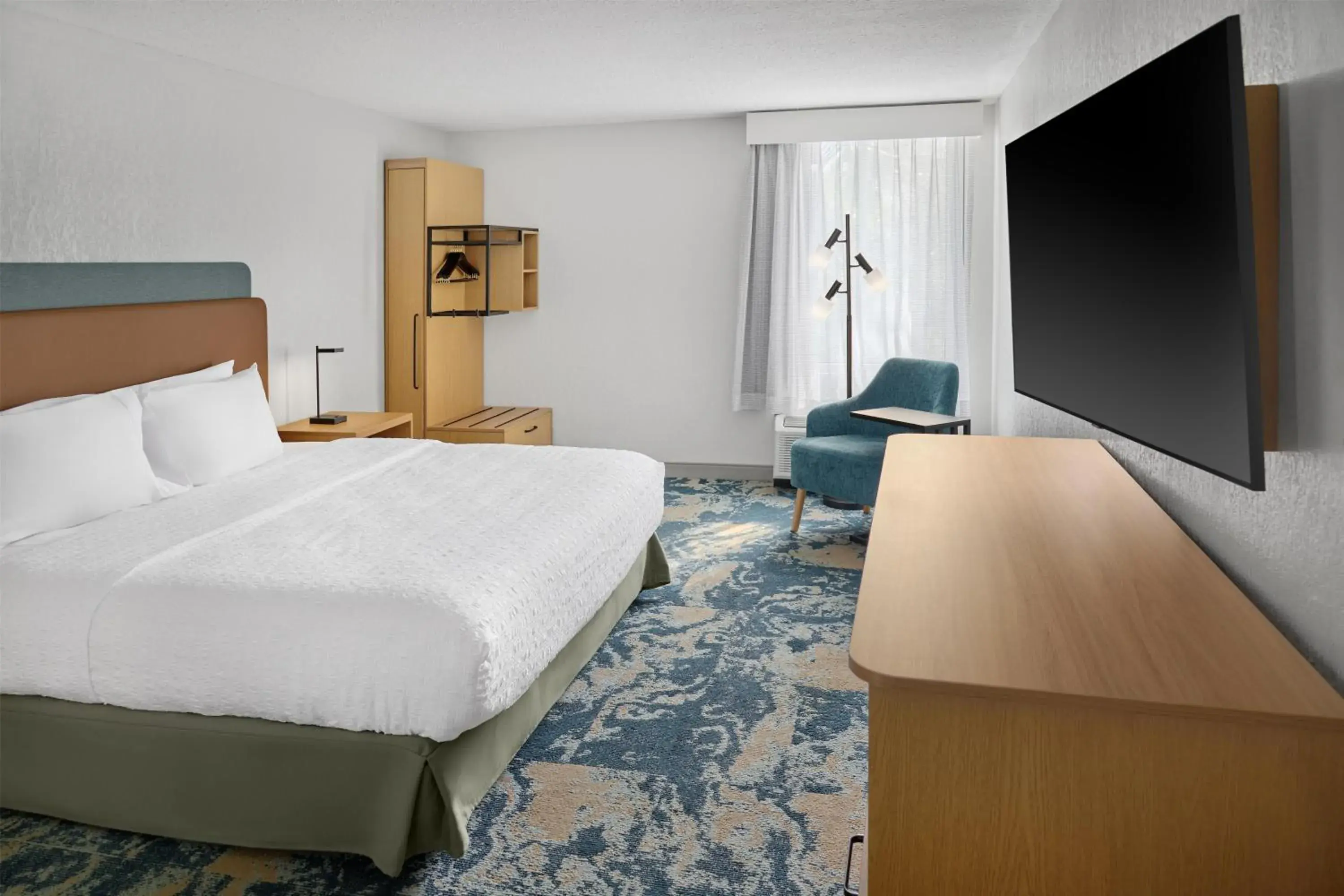 King Room with Roll-In Shower - Mobility Access/Non-Smoking in Hampton Inn Fort Lauderdale Plantation King Room with Roll-In Shower - Mobility Access/Non-Smoking in Hampton Inn Fort Lauderdale Plantation