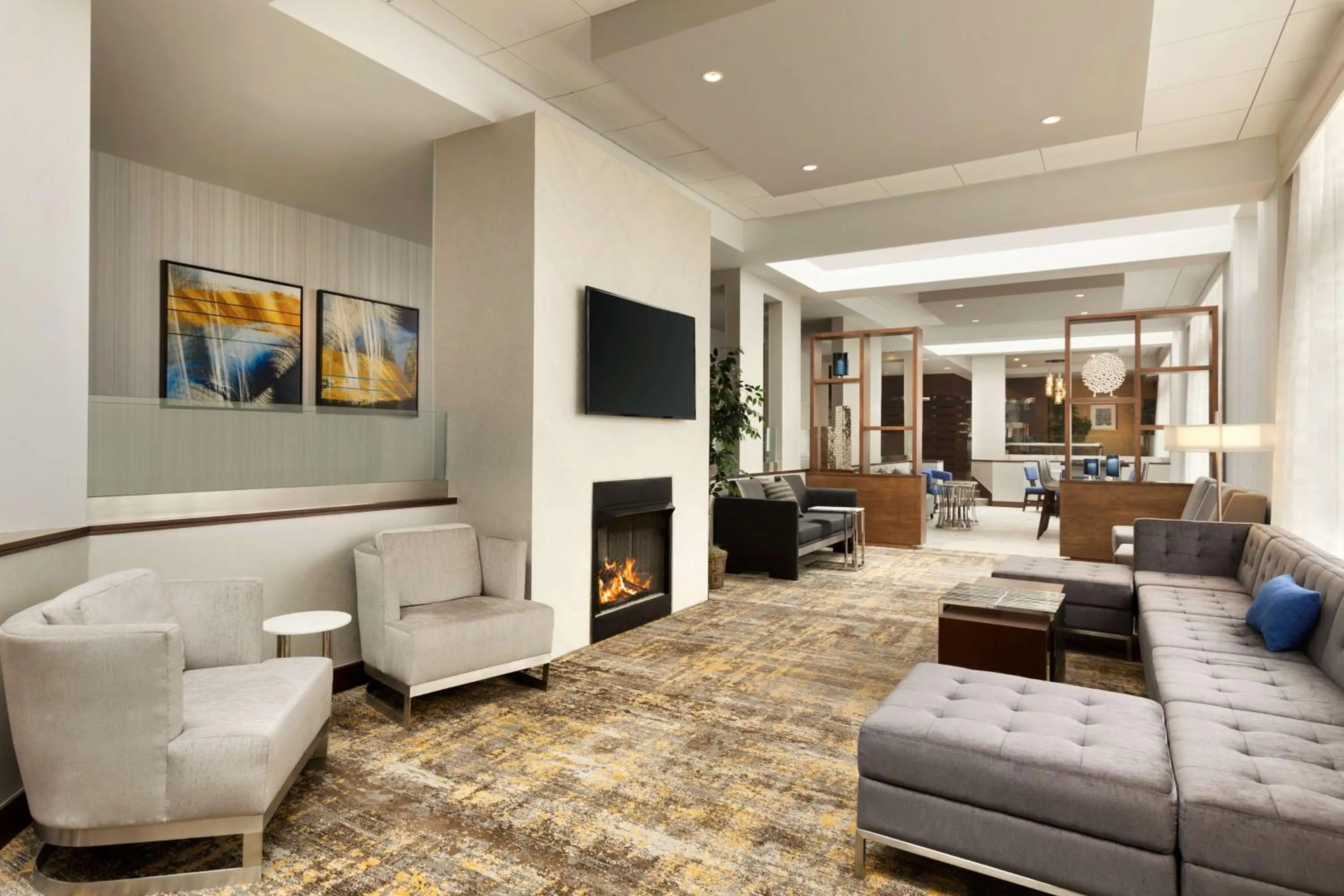 Lobby or reception in DoubleTree by Hilton Bradley International Airport