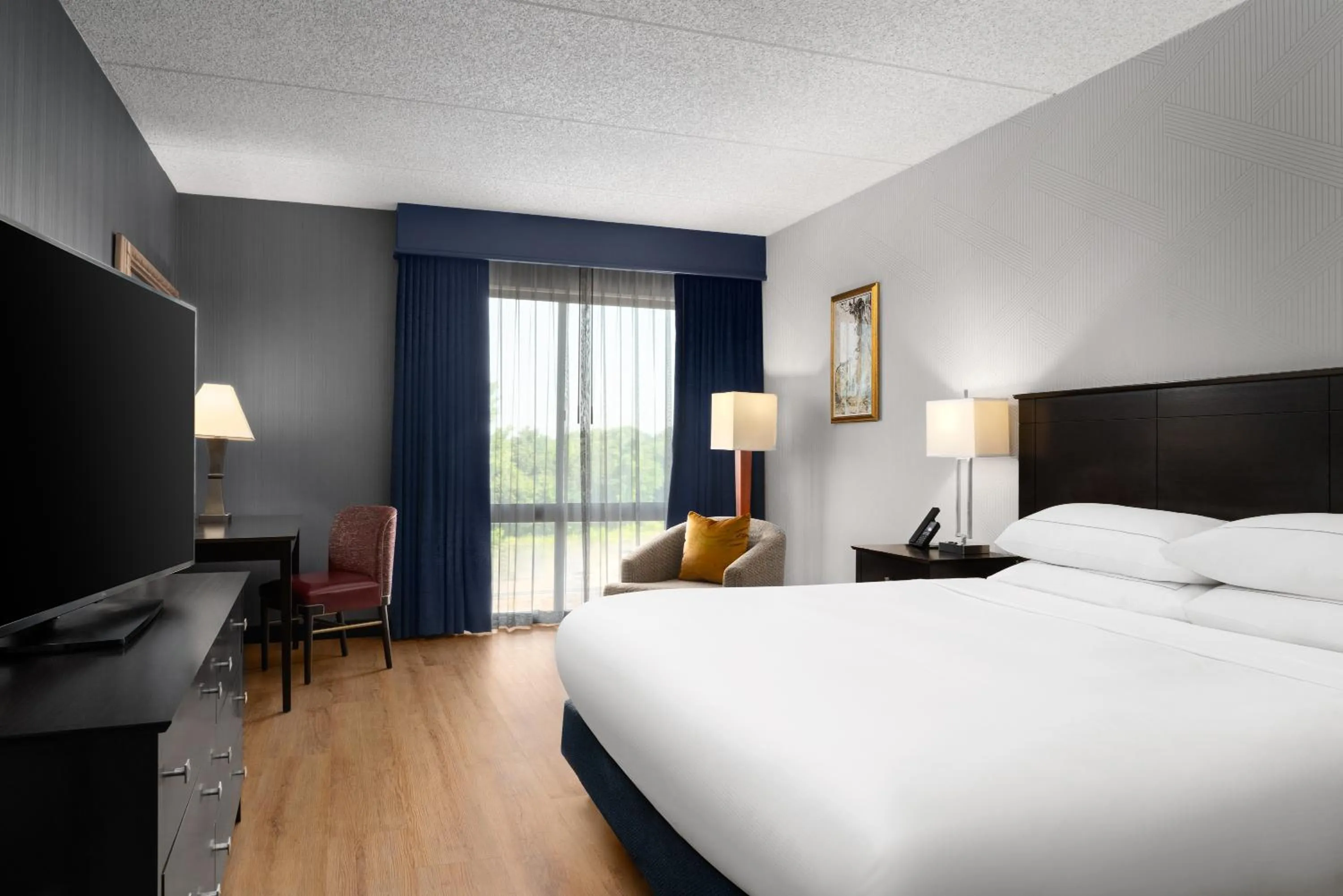 Bed in DoubleTree by Hilton Bradley International Airport