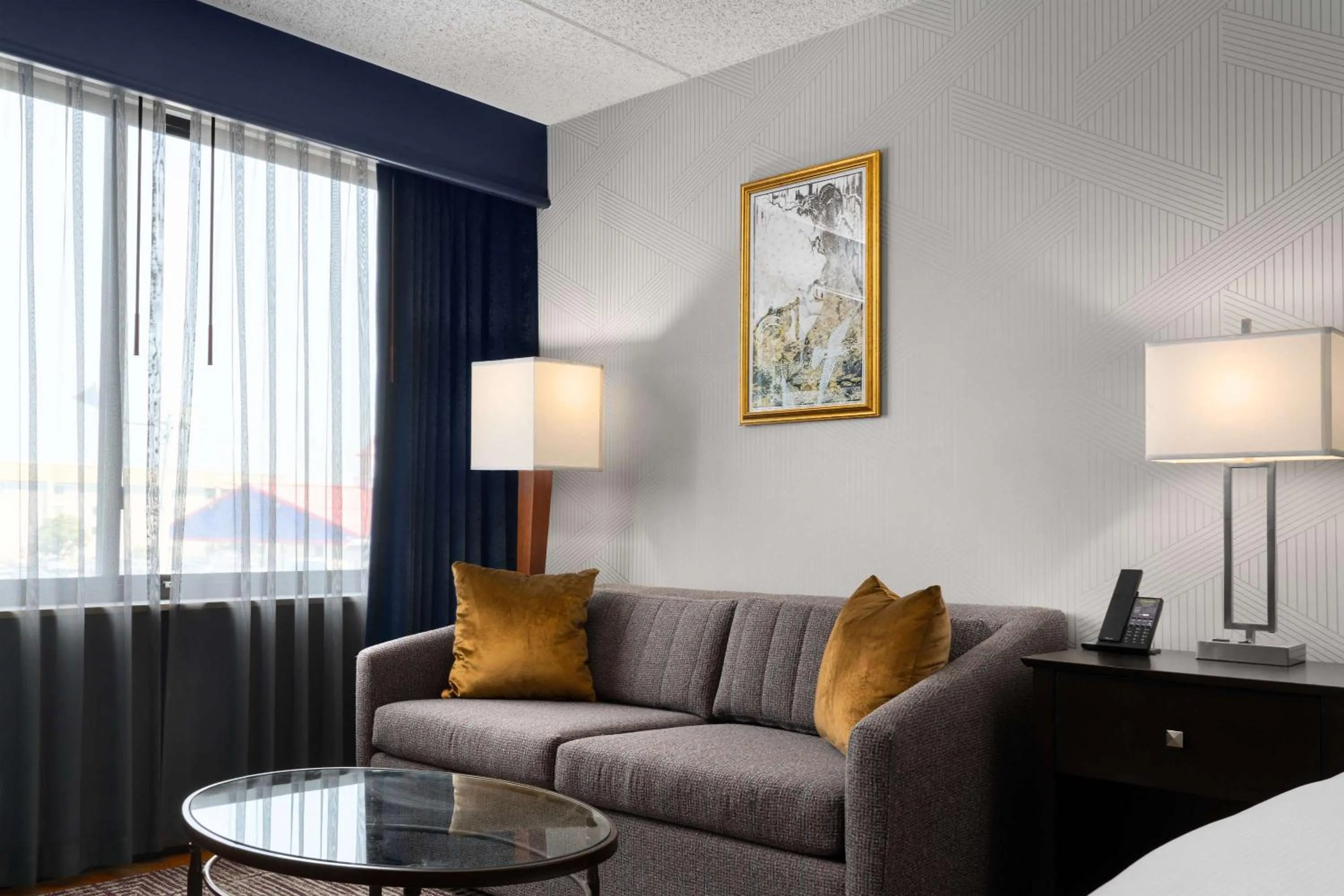 Living room in DoubleTree by Hilton Bradley International Airport