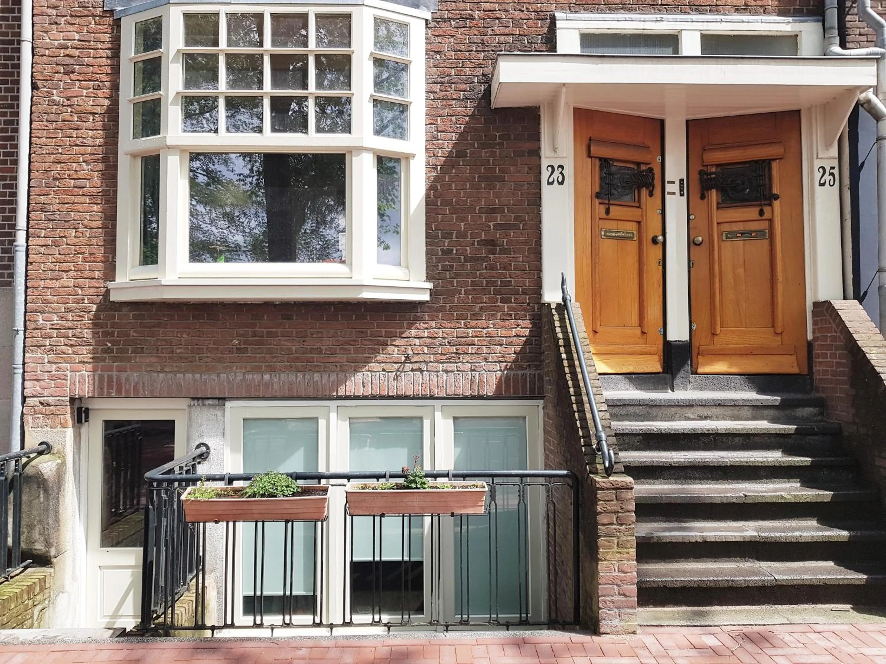 Property building in 23 SouS