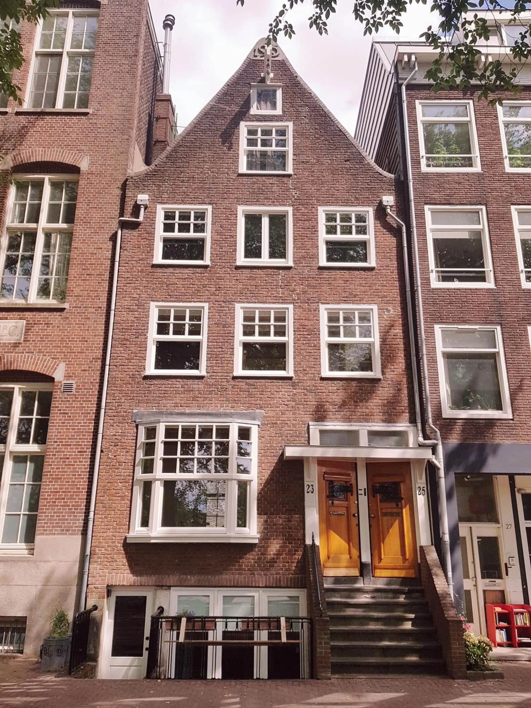 Facade/entrance in 23 SouS