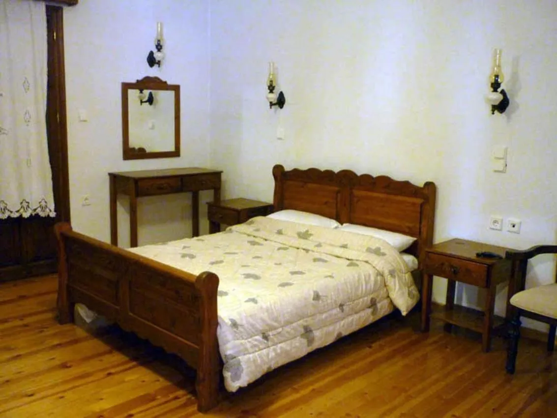 Bed in Archontiko Christodoulou