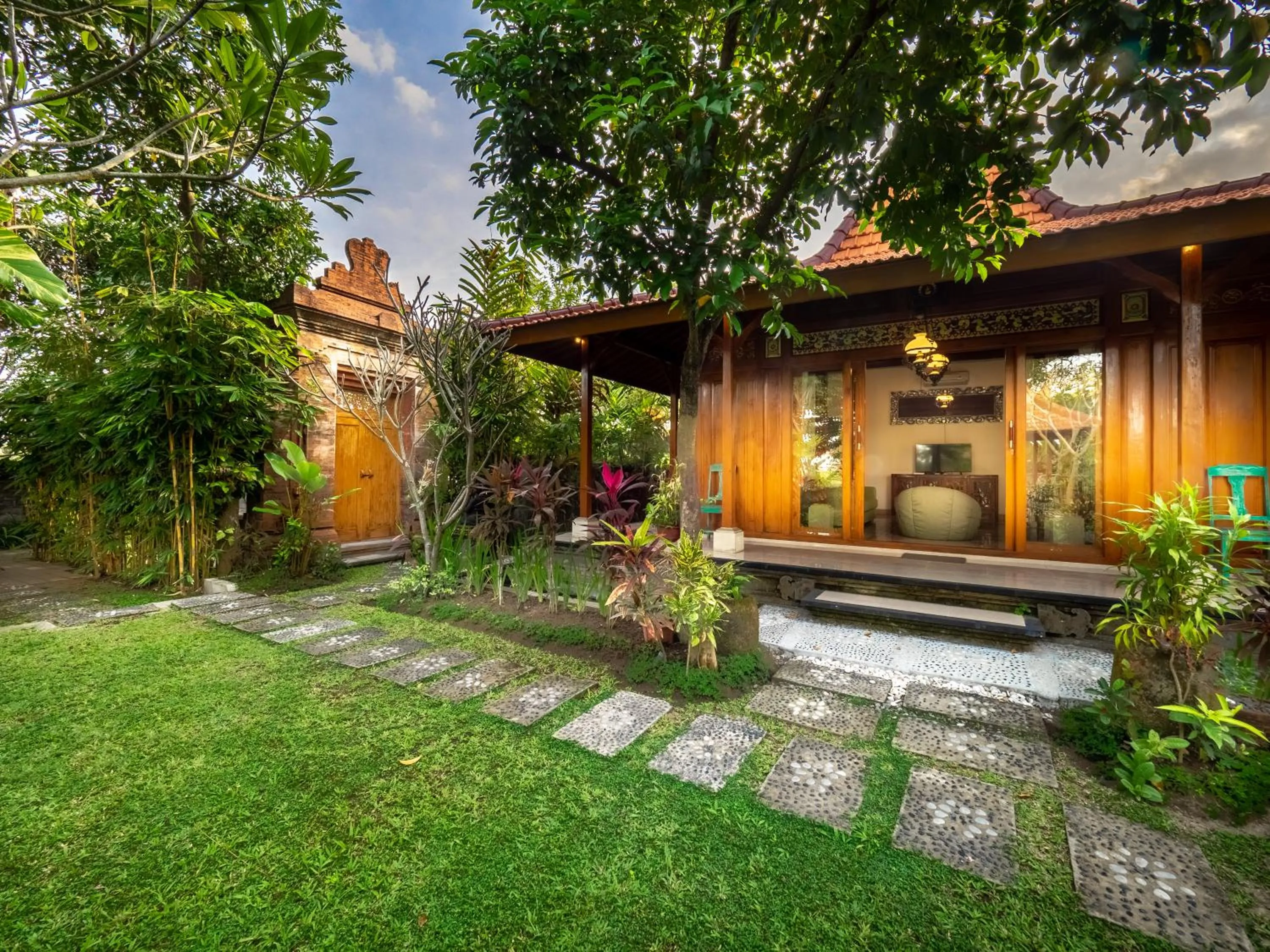 Facade/entrance in Tiis Garden Puri Villas