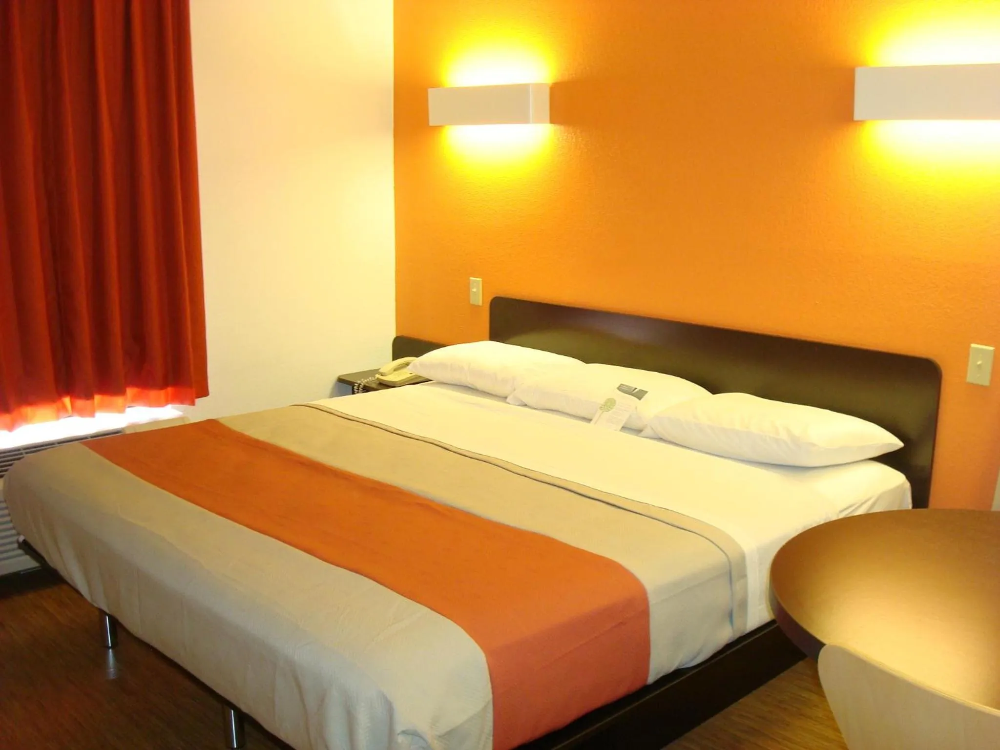 Photo of the whole room, Bed in Motel 6-Arkadelphia, AR