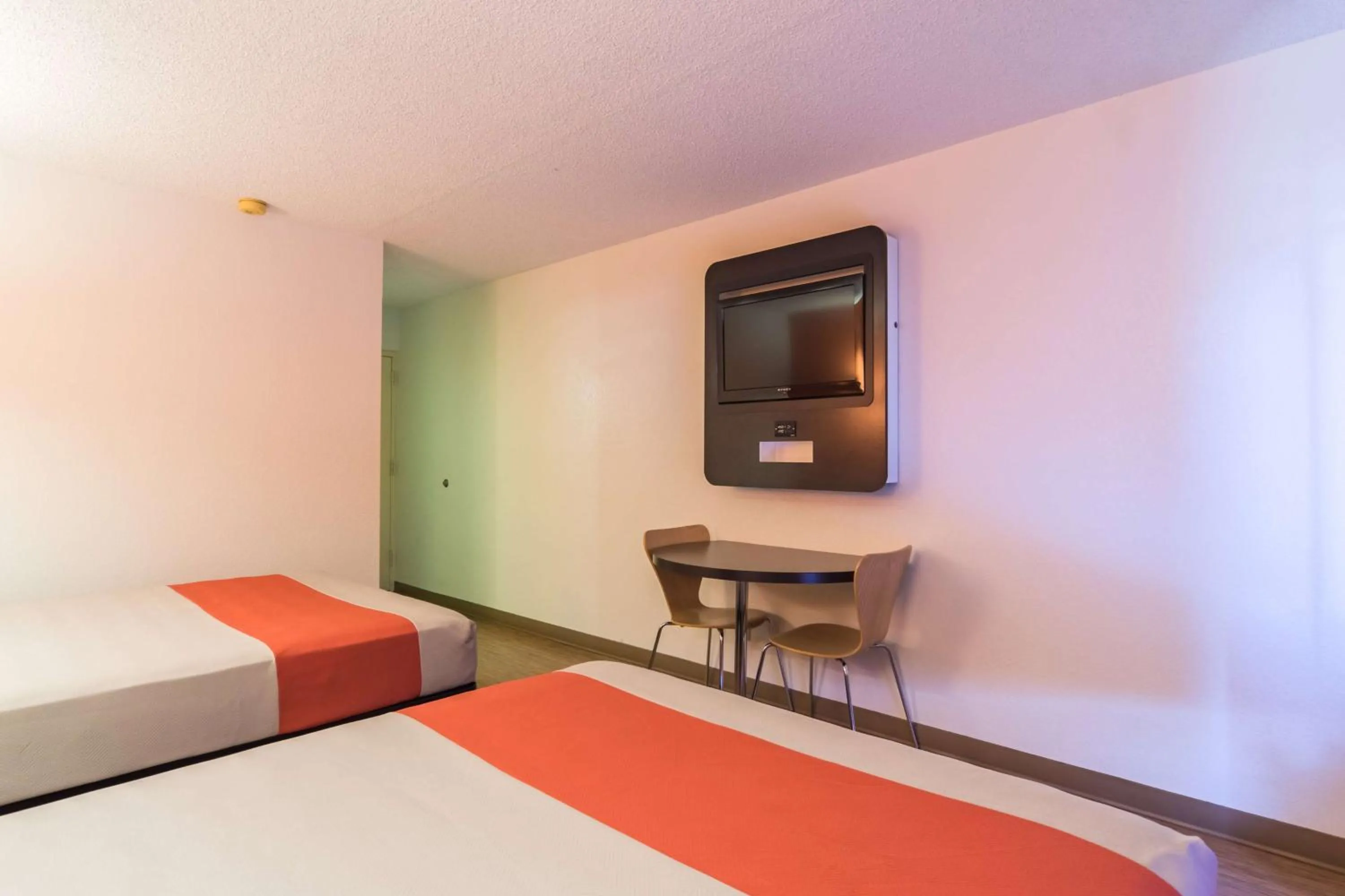 Photo of the whole room, Bed in Motel 6-Arkadelphia, AR