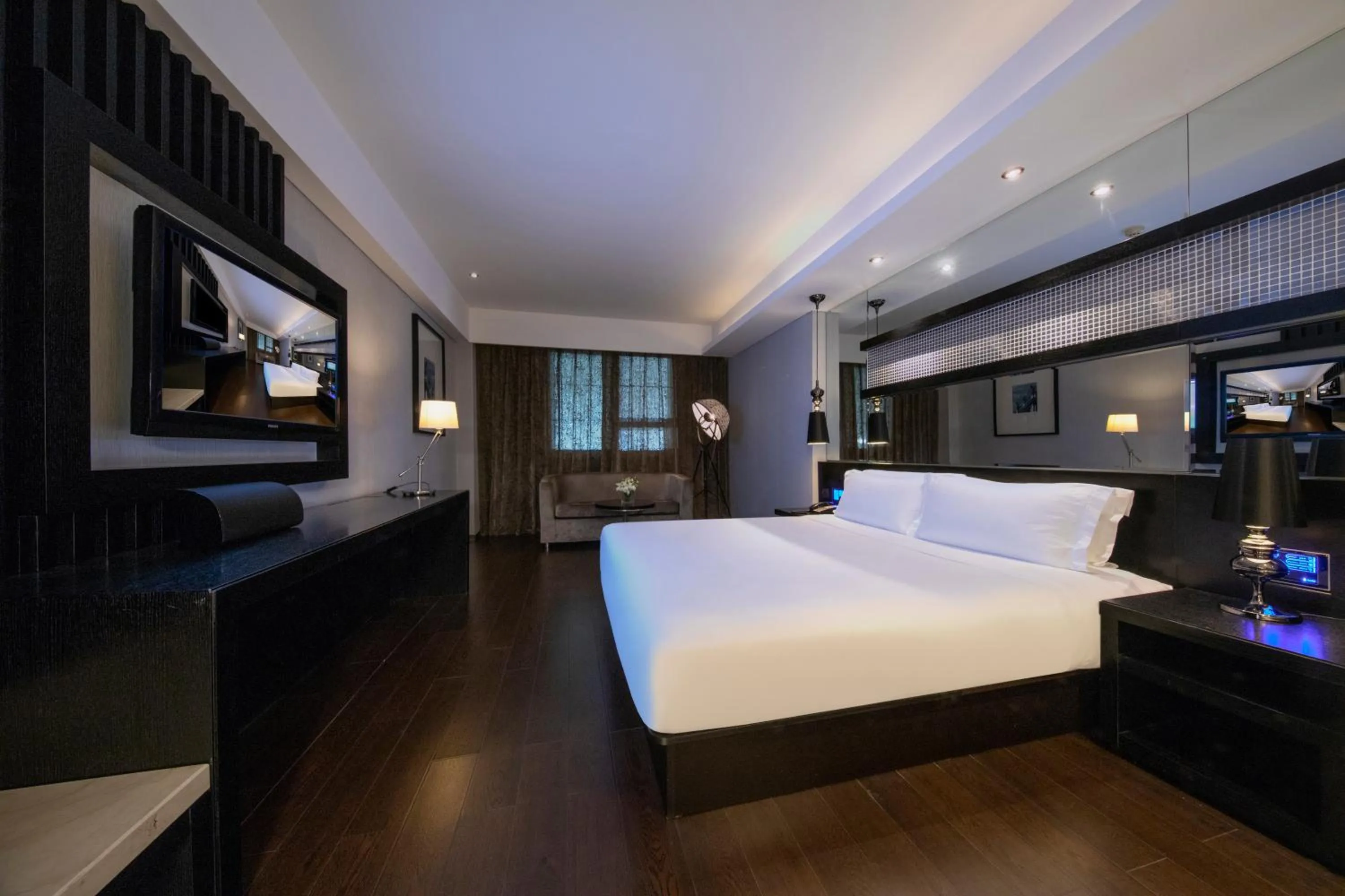 Communal lounge/ TV room, Bed in Crystal Orange Hotel Shanghai Kangqiao Branch