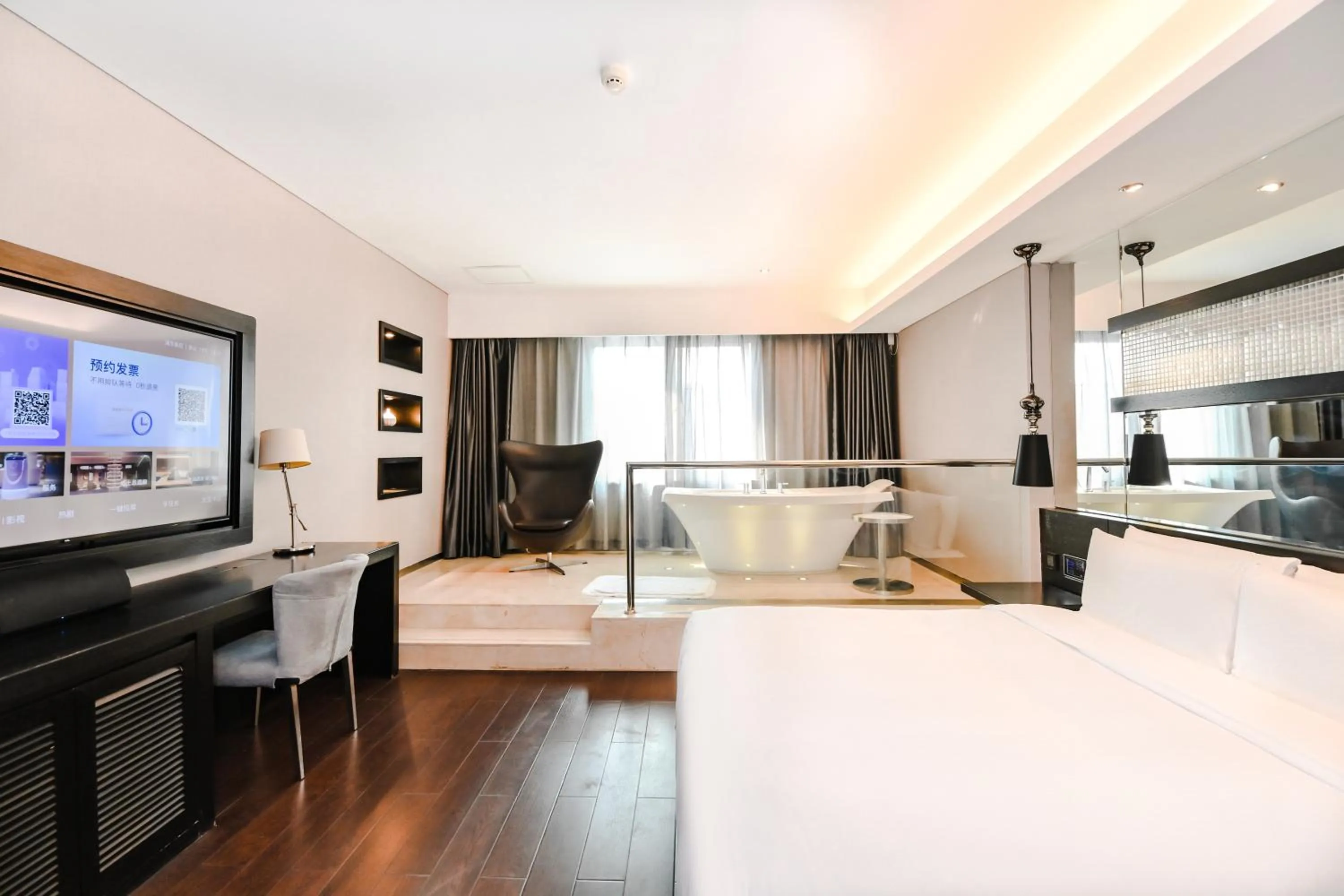 Photo of the whole room, Bed in Crystal Orange Hotel Shanghai Kangqiao Branch