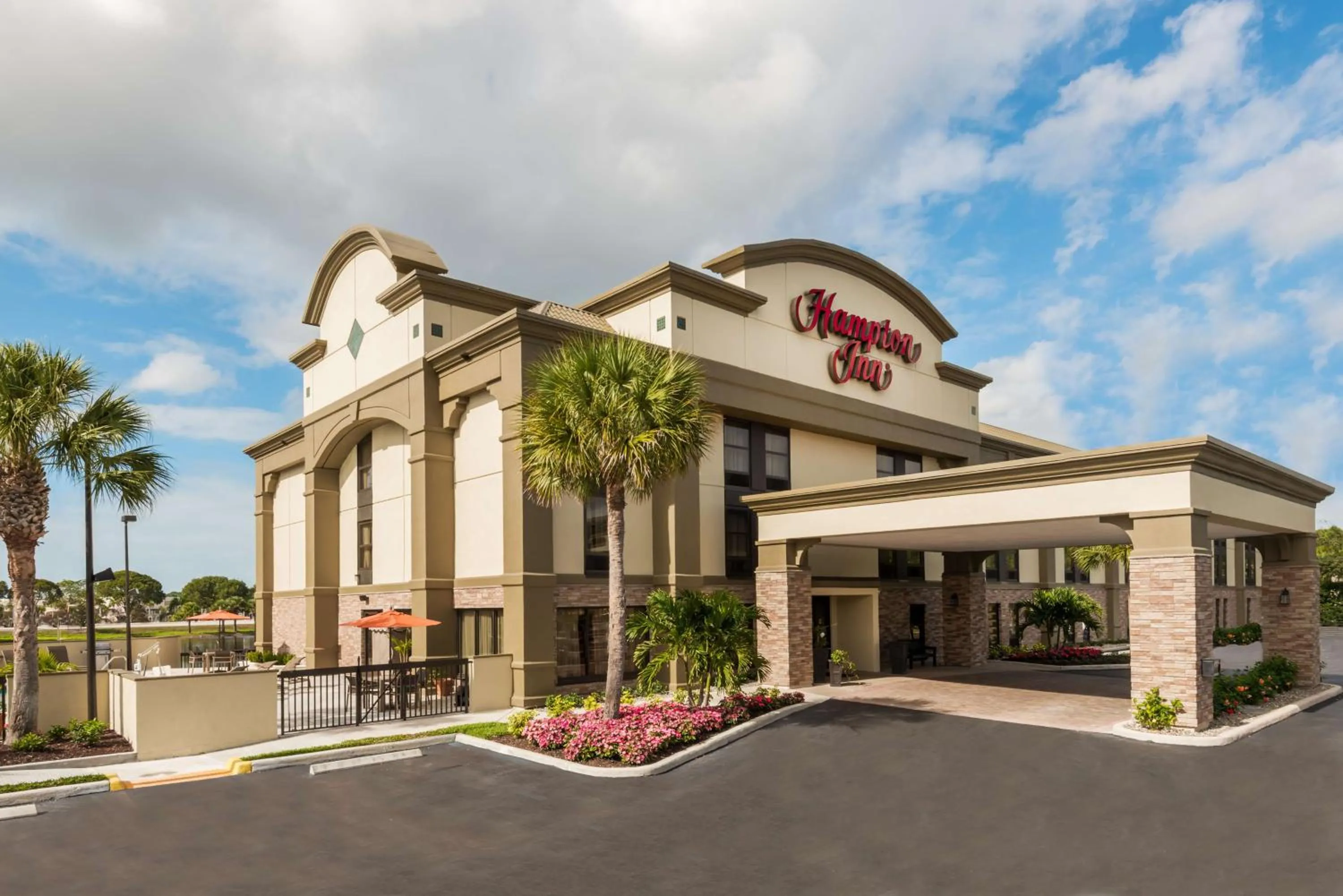 Property building in Hampton Inn Bonita Springs Naples North