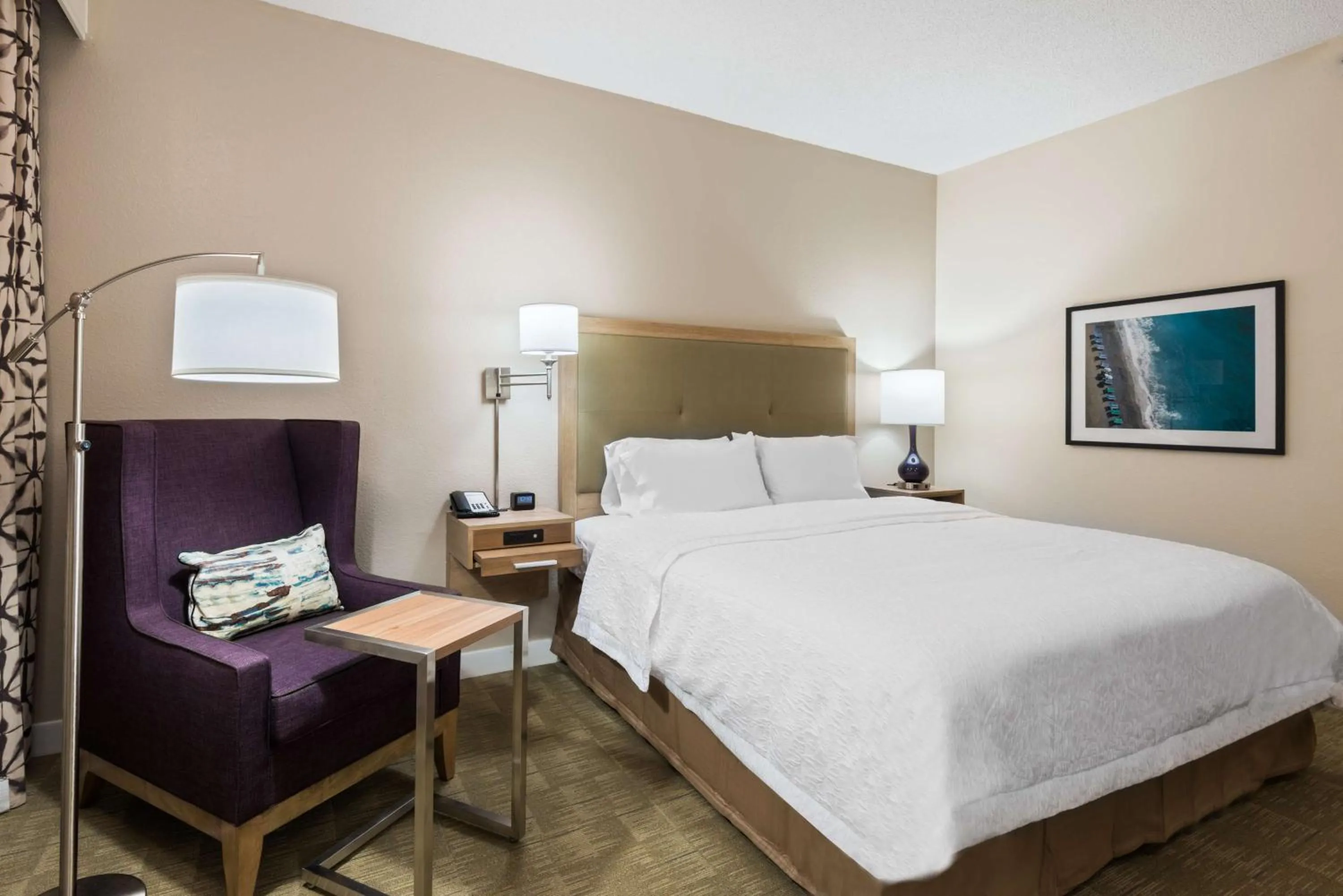 Bed in Hampton Inn Bonita Springs Naples North